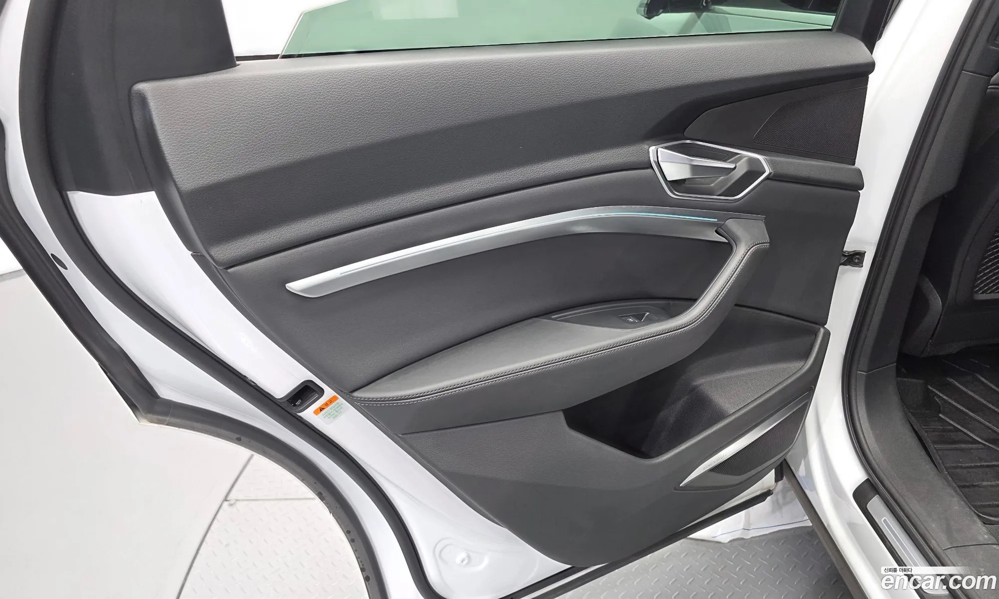 Audi e-tron 2022 — 16