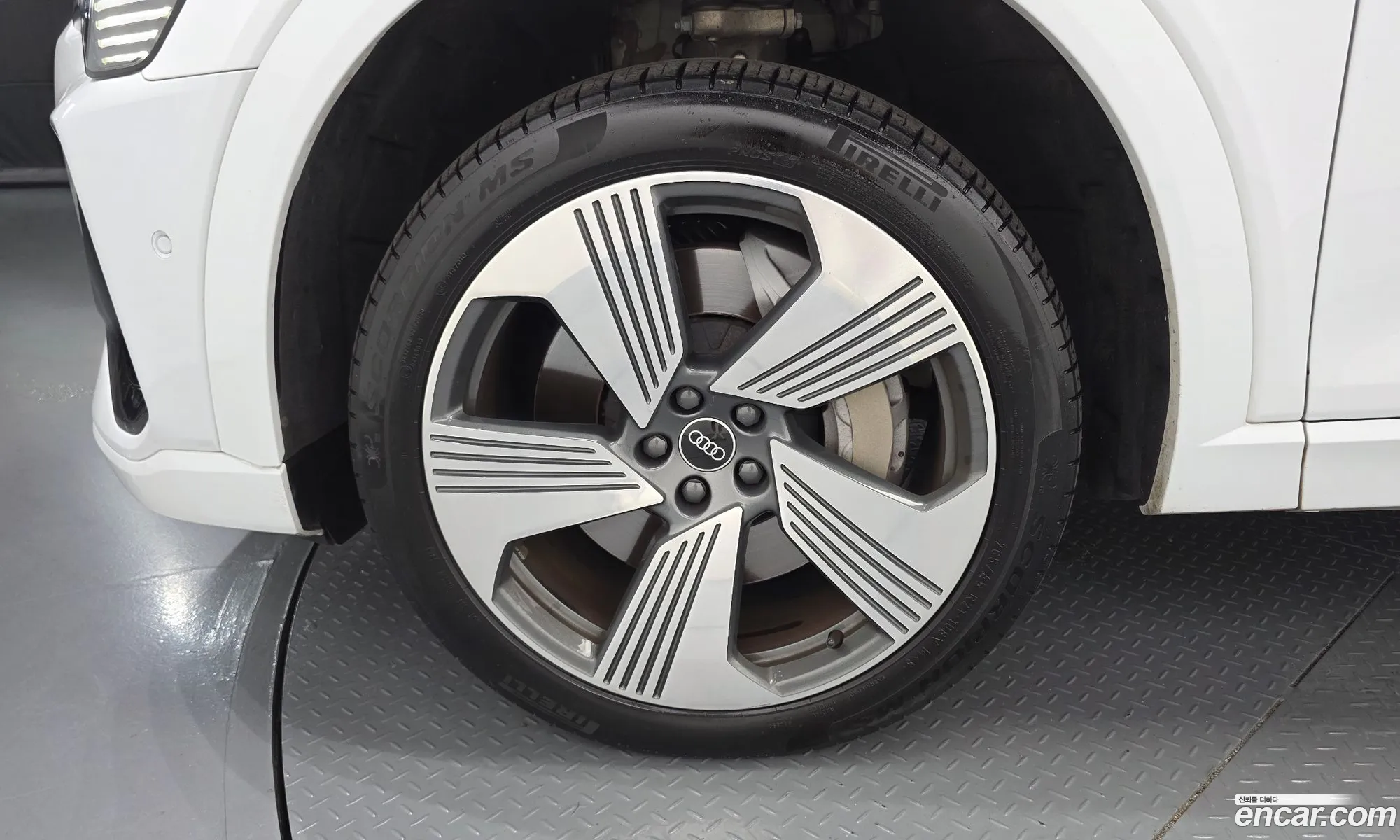 Audi e-tron 2022 — 29
