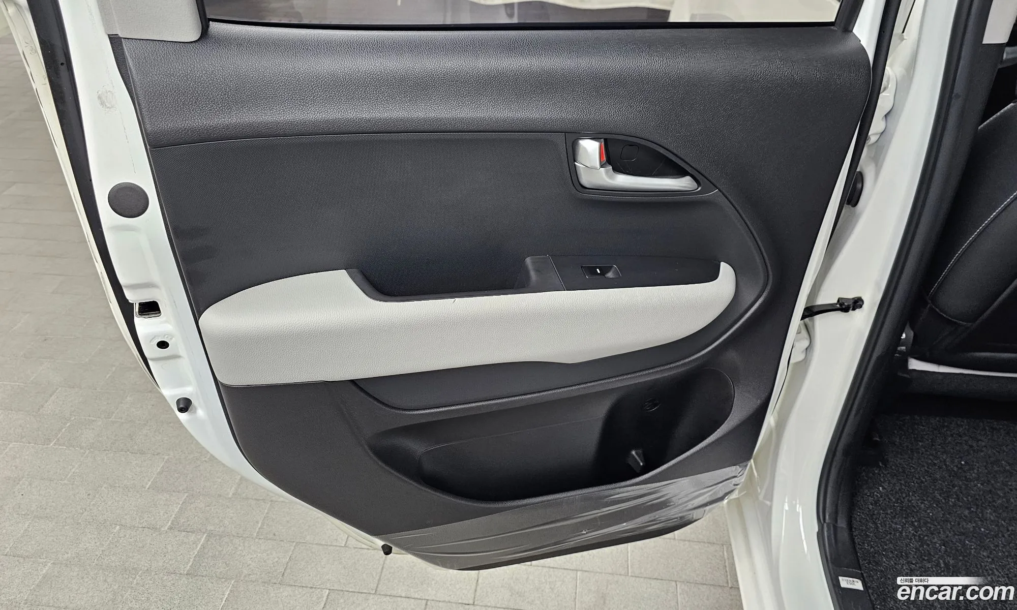 Kia Kia Ray EV 2024 — 24