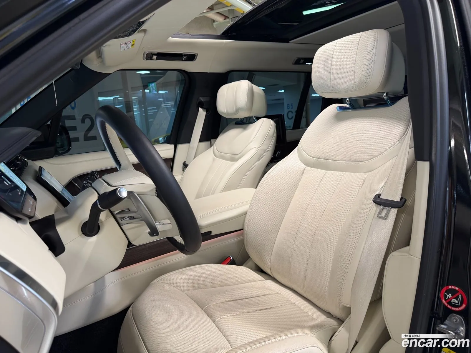 Land Rover Range Rover 2023 — 18