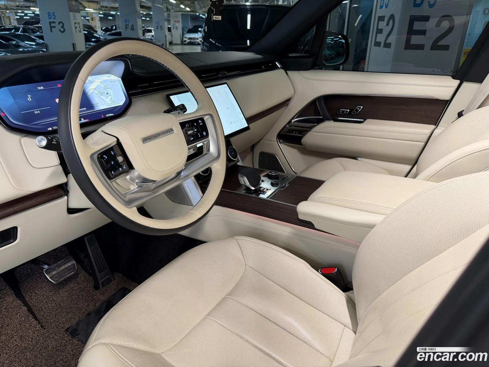 Land Rover Range Rover 2023 — 14