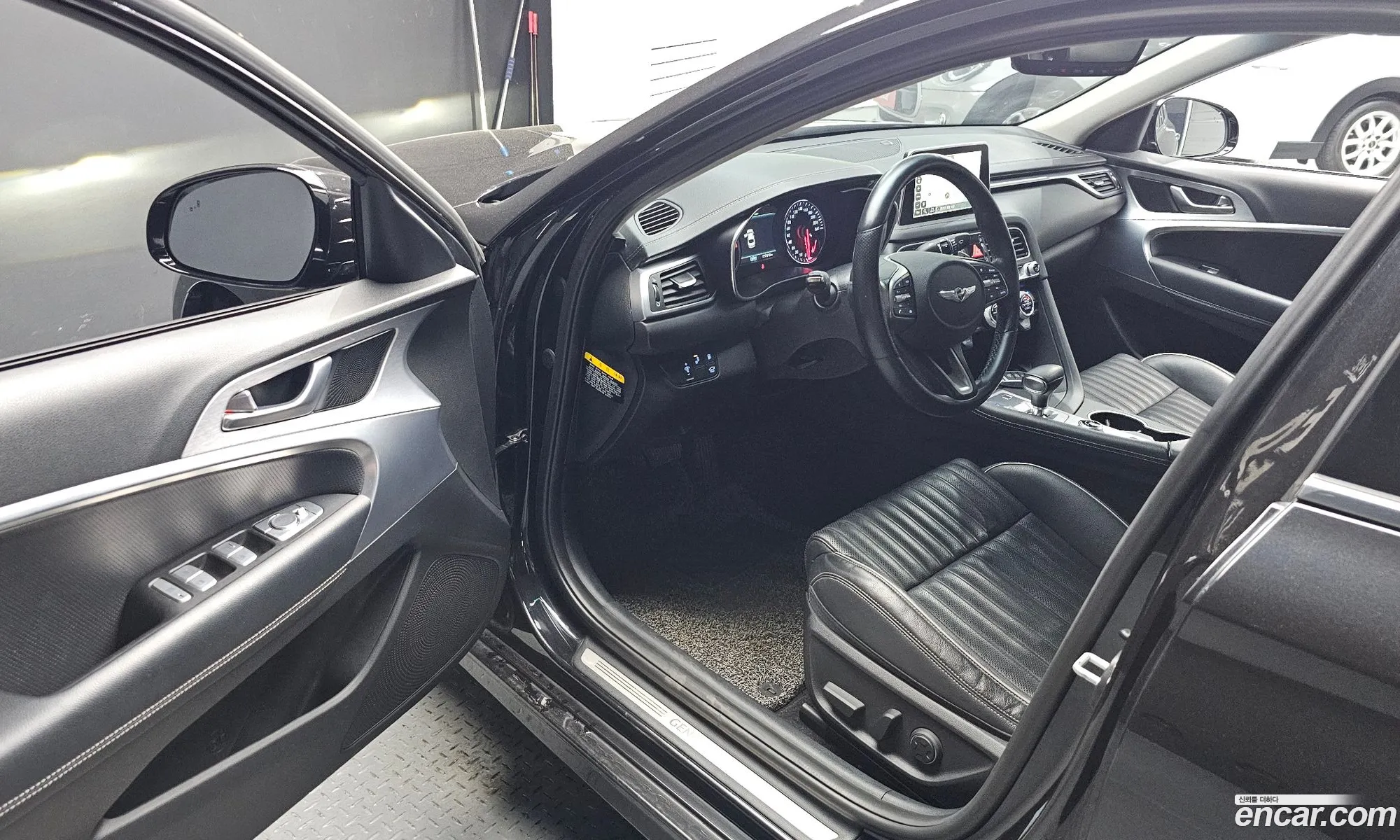 Genesis G70 2019 KMTG341ADKU036162 — 16