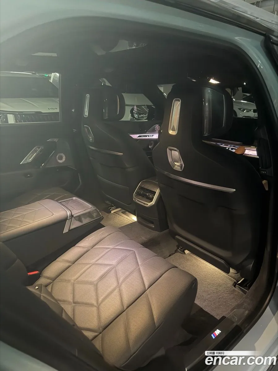 BMW i7 2023 — 7