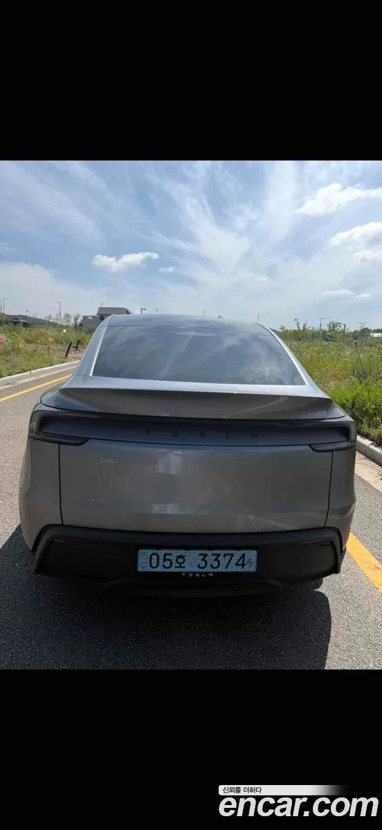 Tesla Model Y 2025 — 5