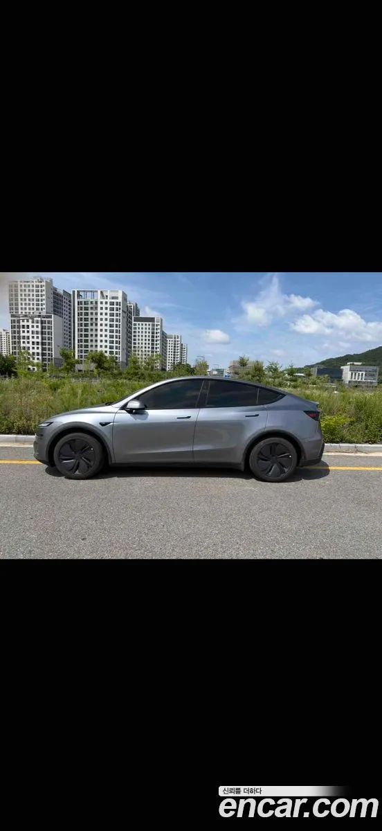 Tesla Model Y 2025 — 2