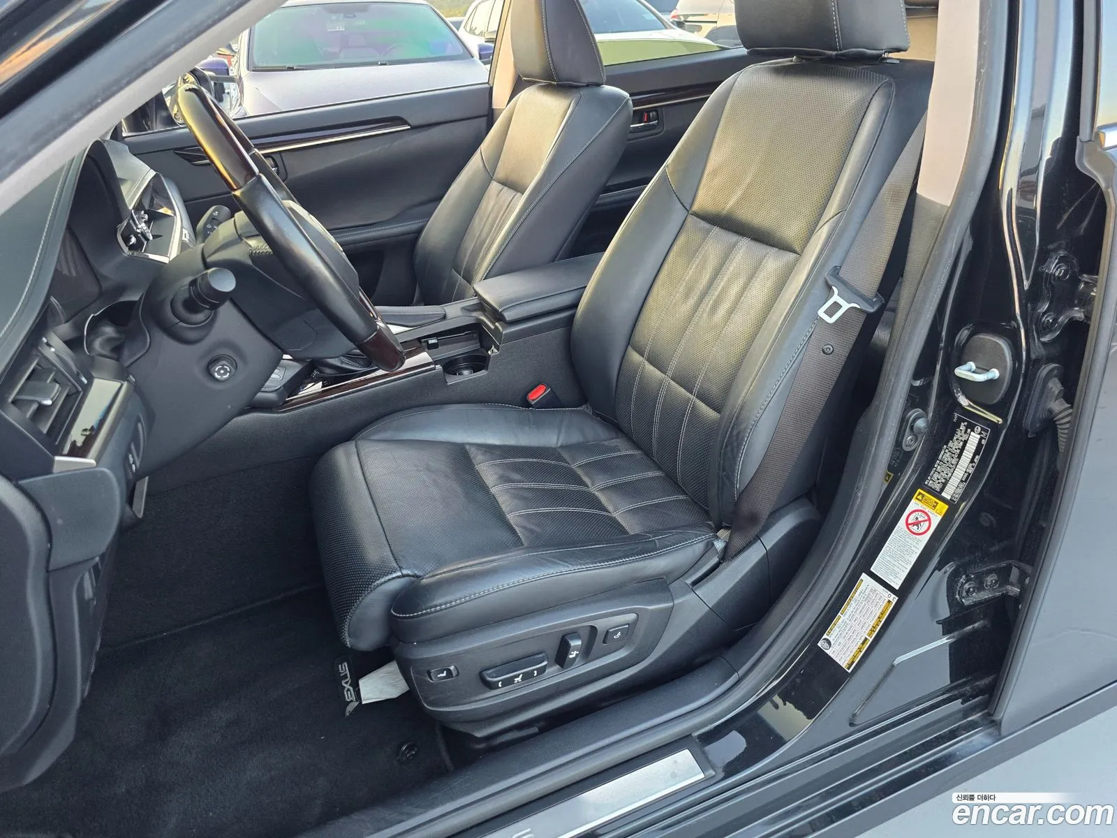 Lexus ES300h 2018 — 15