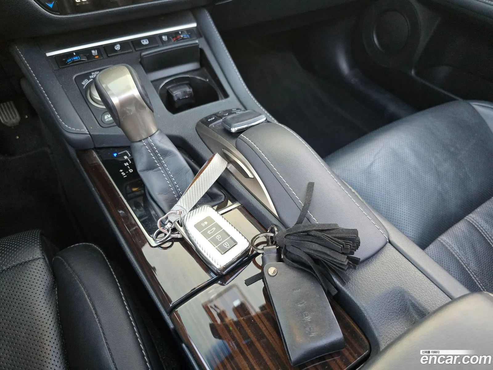 Lexus ES300h 2018 — 12