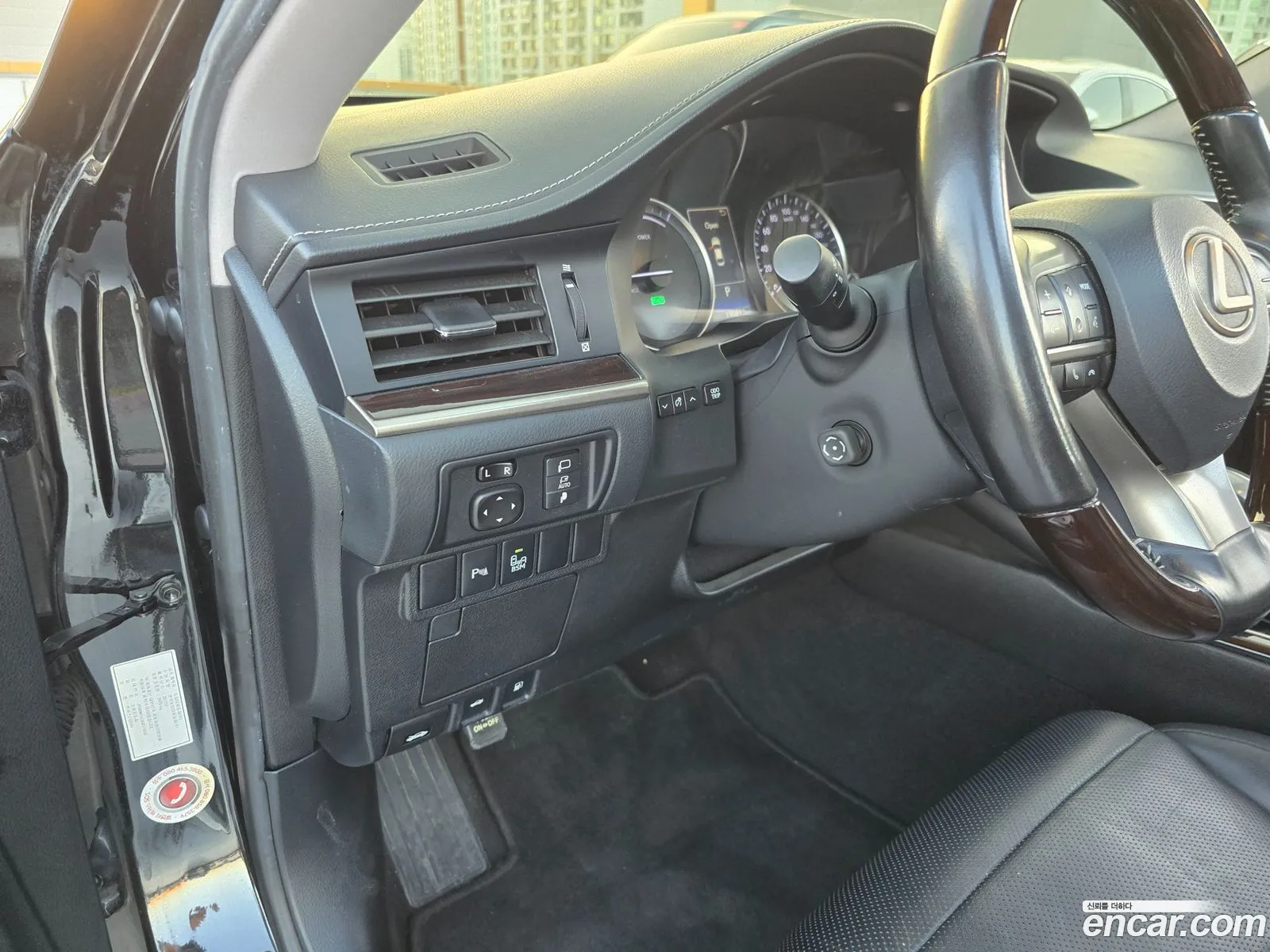Lexus ES300h 2018 — 3