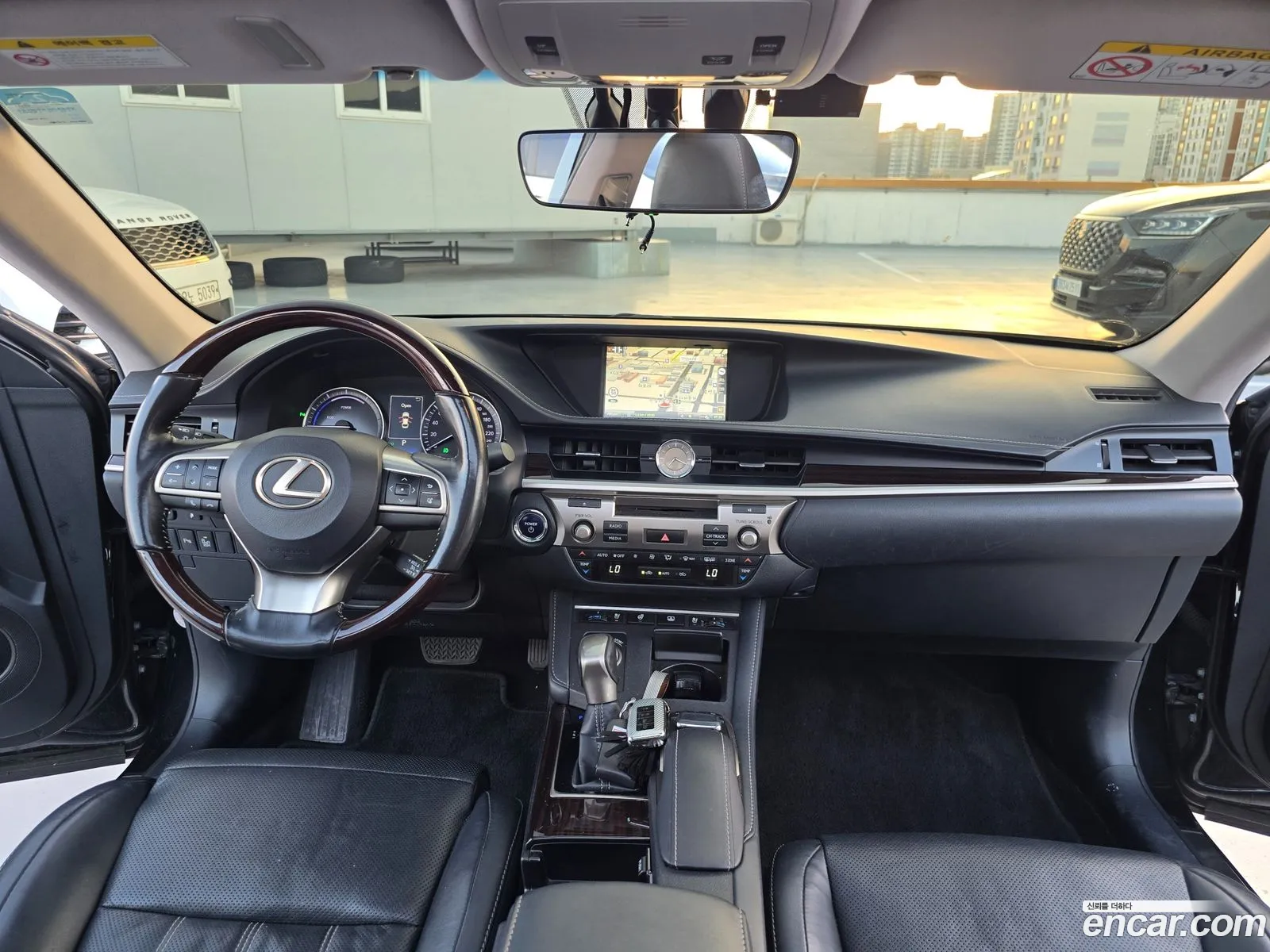 Lexus ES300h 2018 — 18