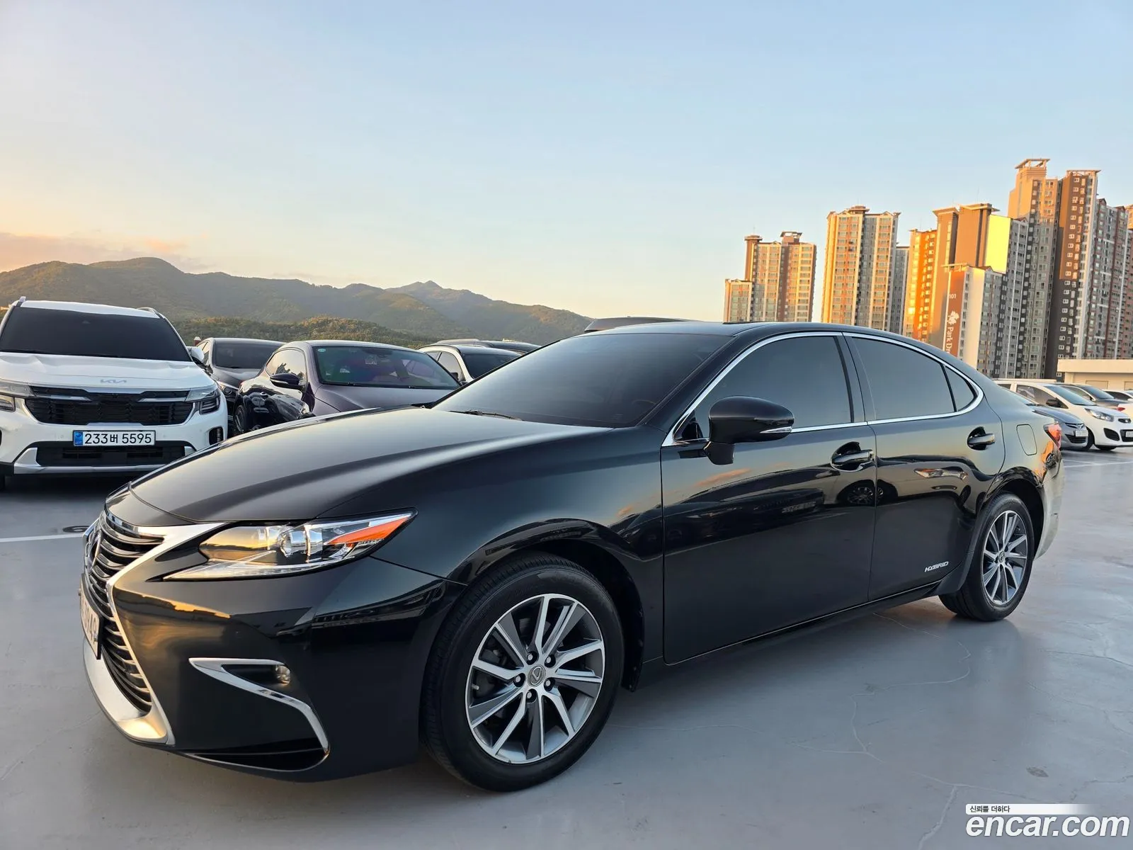 Lexus ES300h 2018 — 19