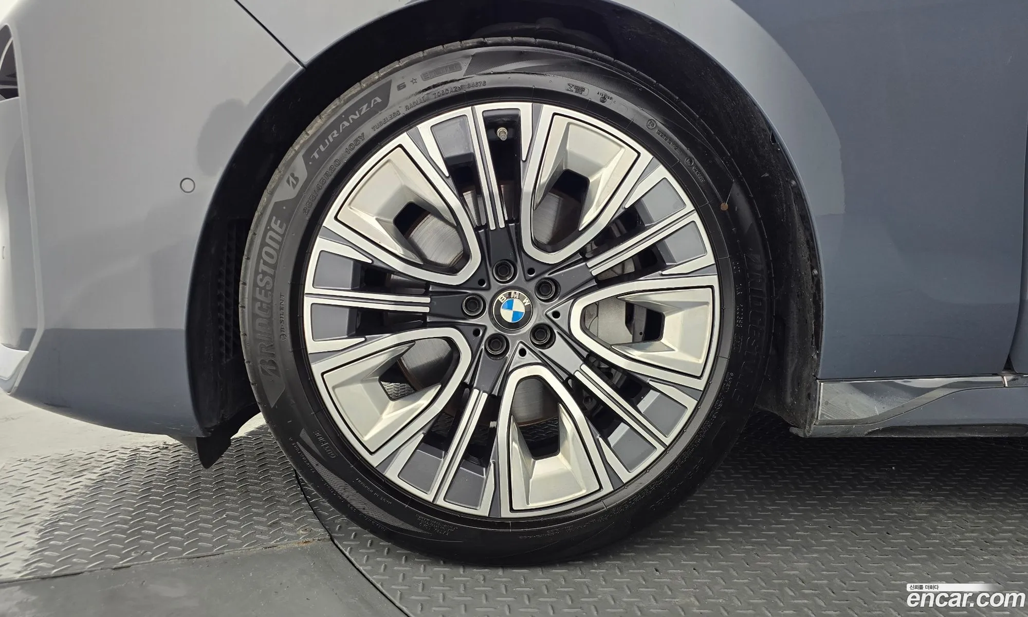 BMW 7 Series 2023 — 17
