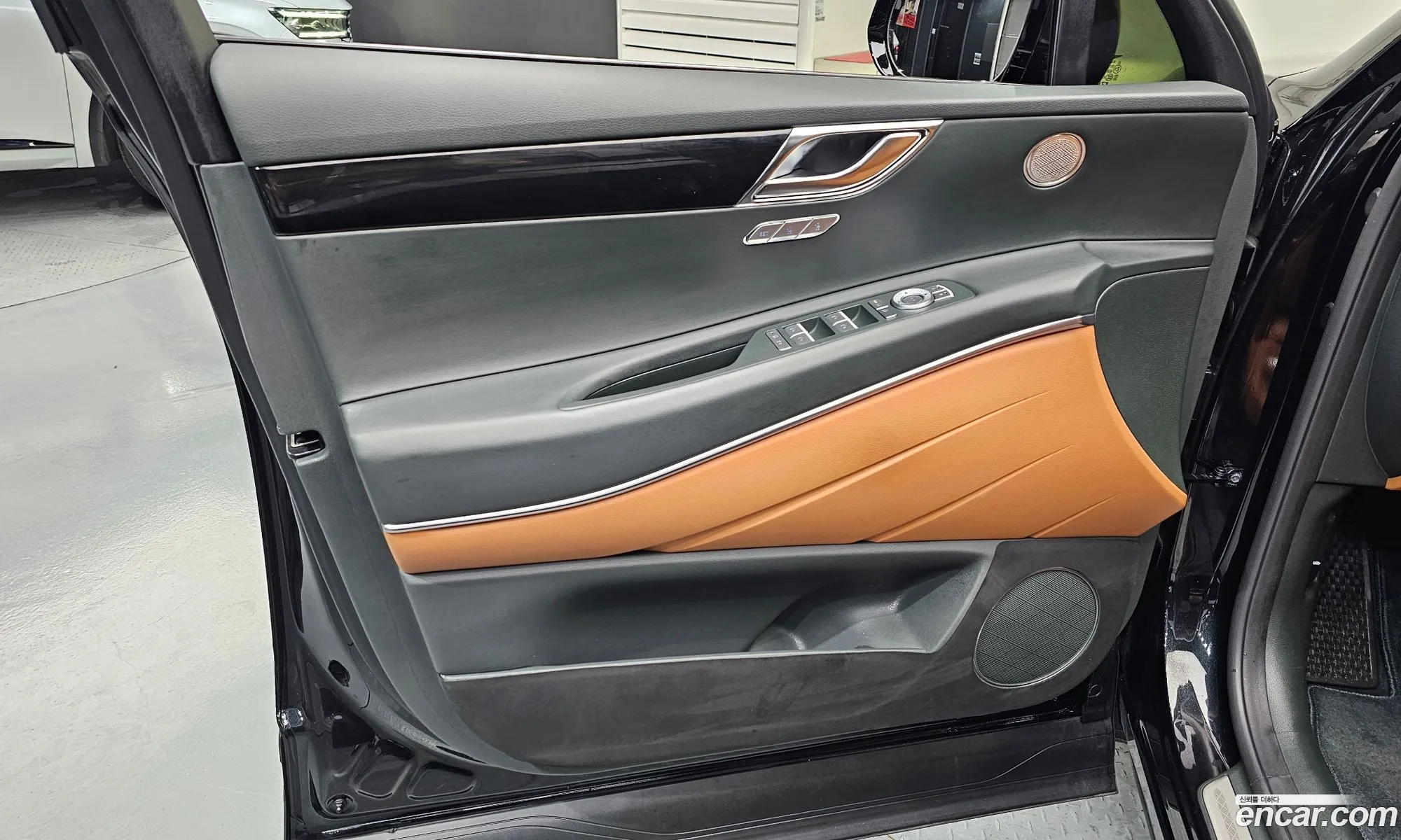 Genesis GV80 2024 KMTHA81BBRU209718 — 37