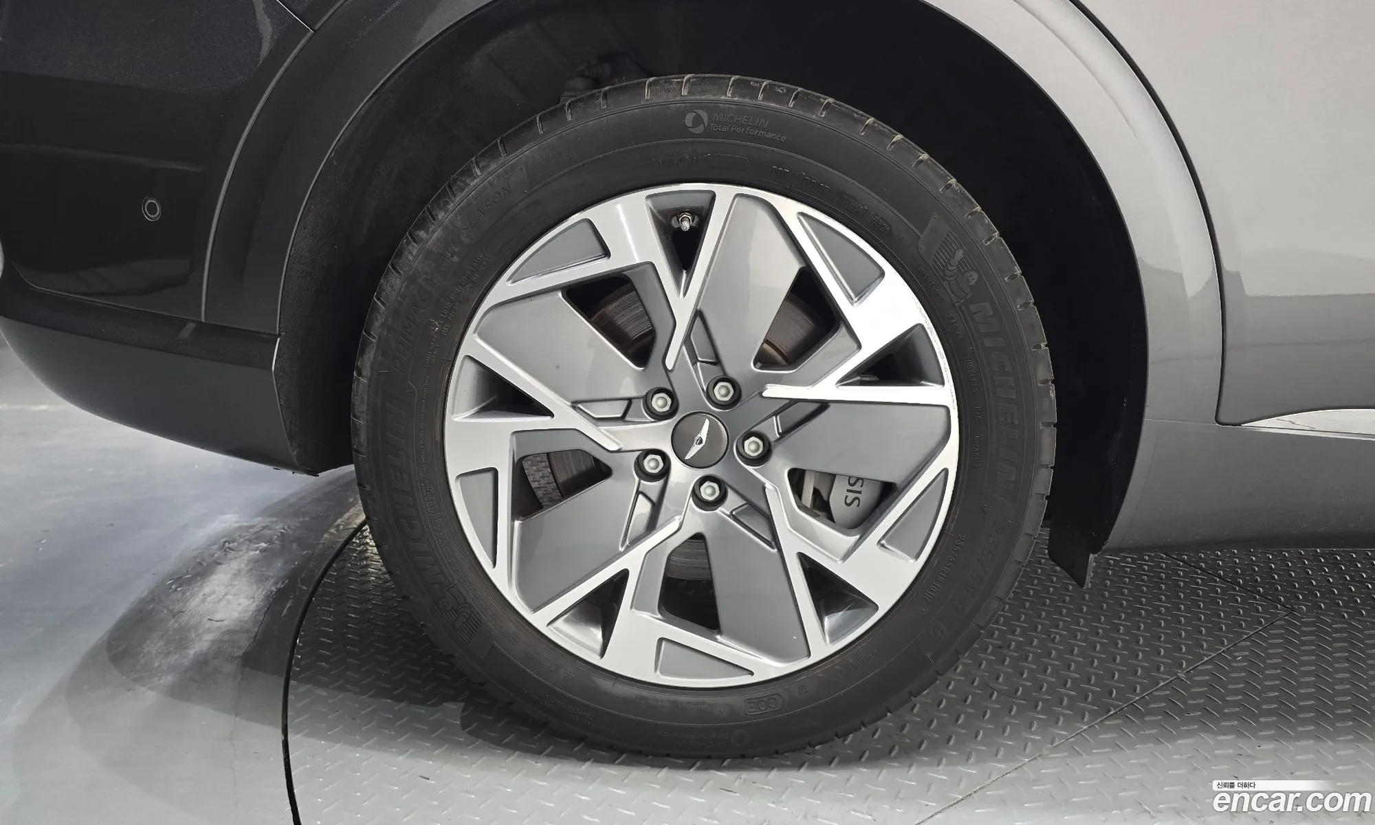 Genesis Electrified GV70 2022 — 10