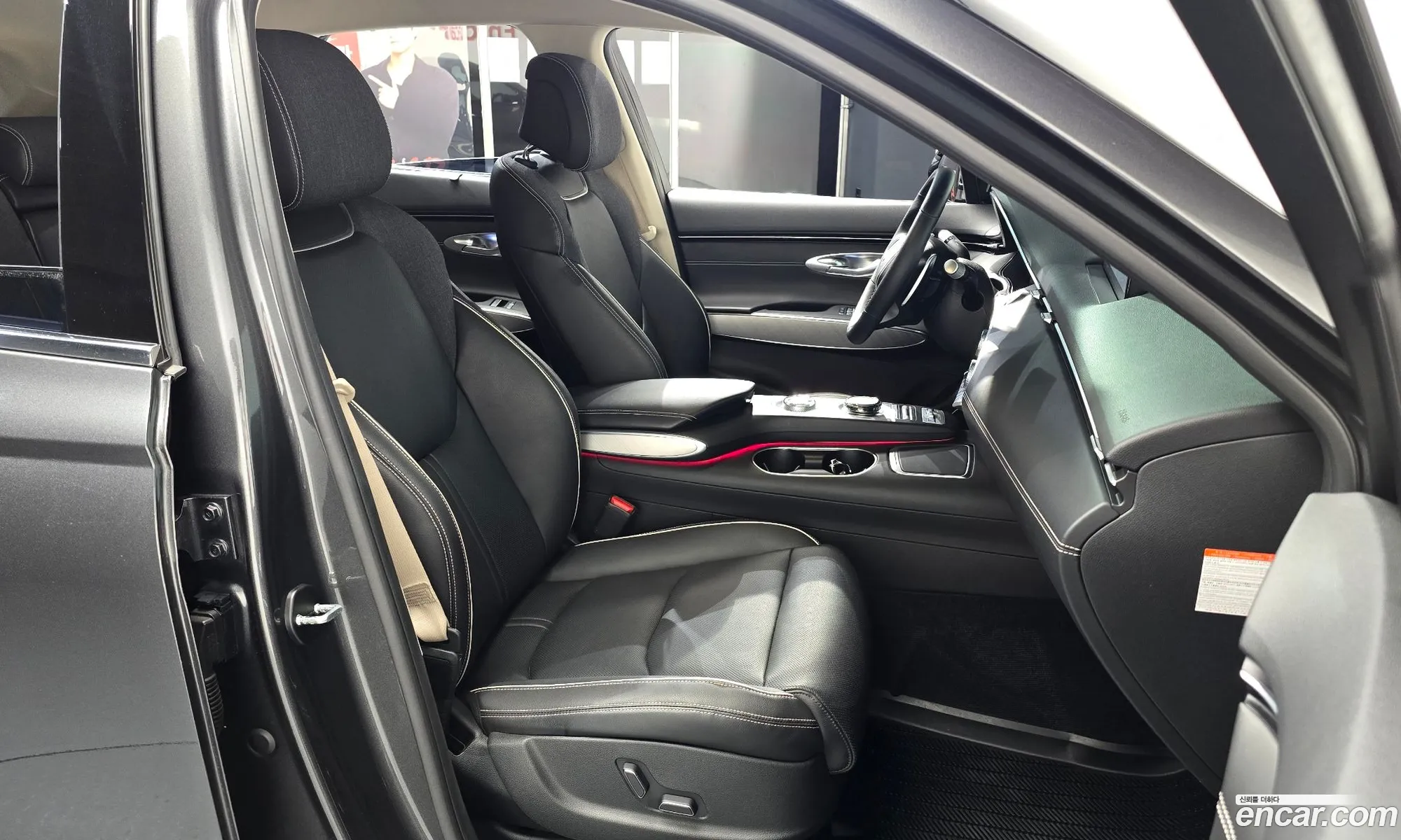 Genesis Electrified GV70 2022 — 17