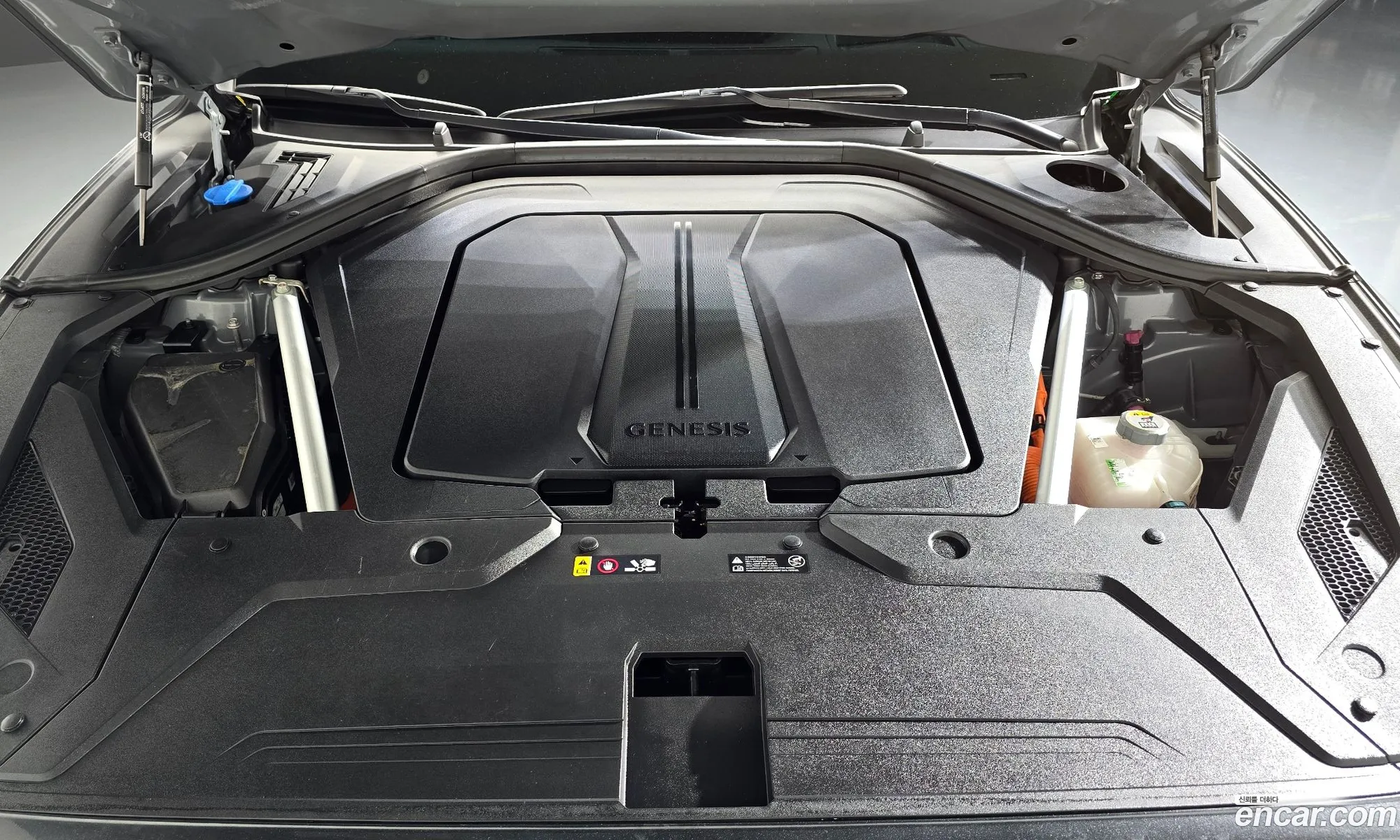 Genesis Electrified GV70 2022 — 13