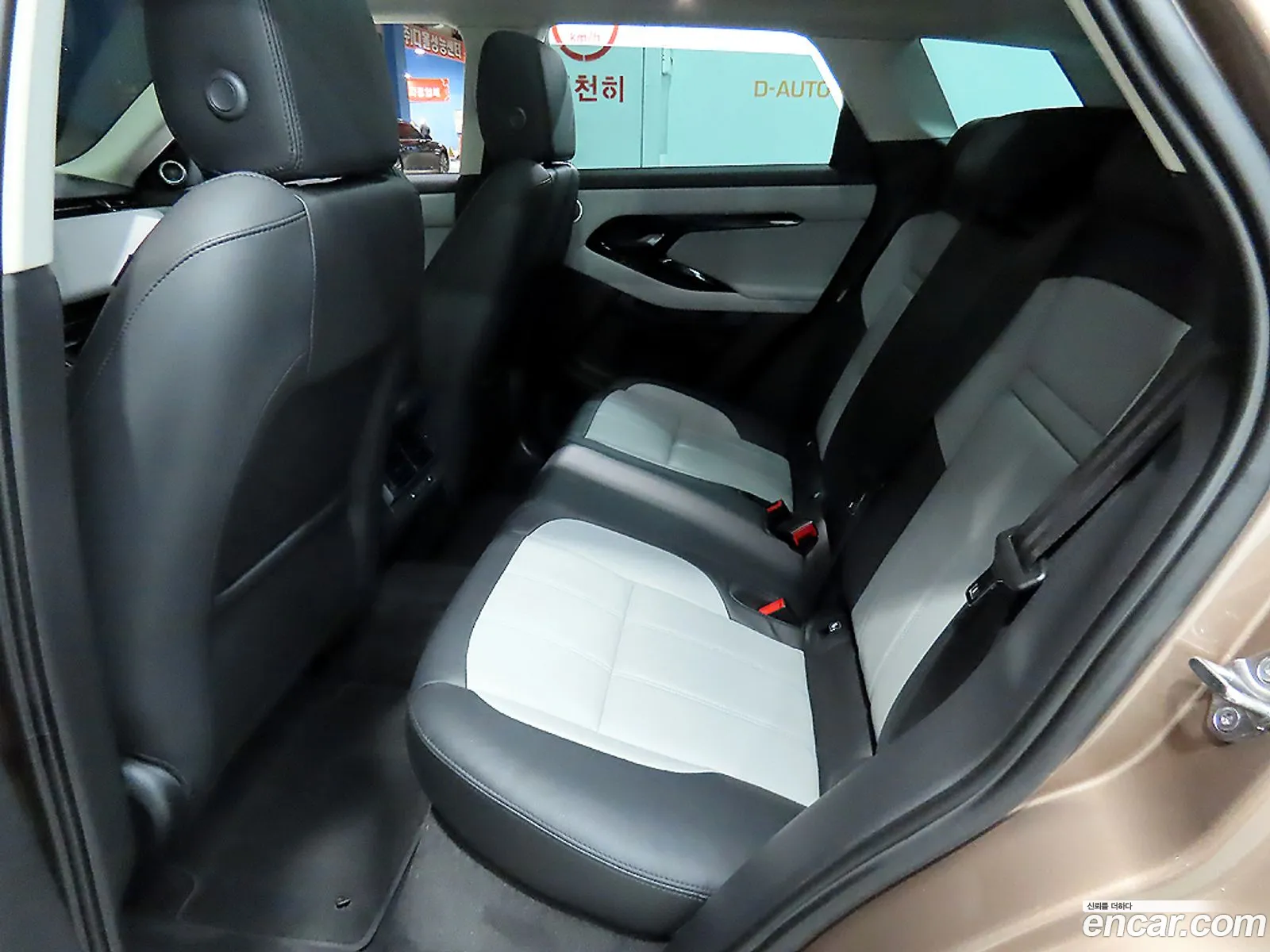 Land Rover Range Rover Evoque 2025 — 10