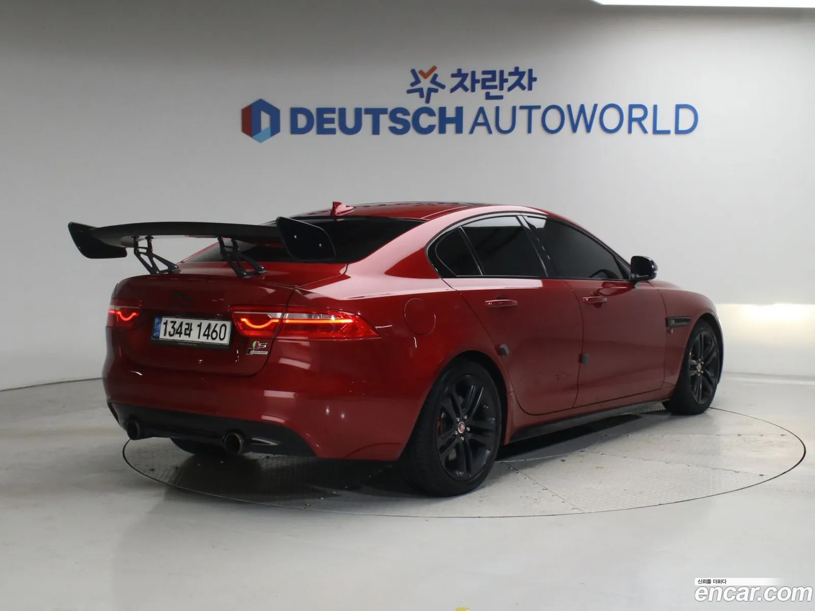 Jaguar XE 2016 — 17