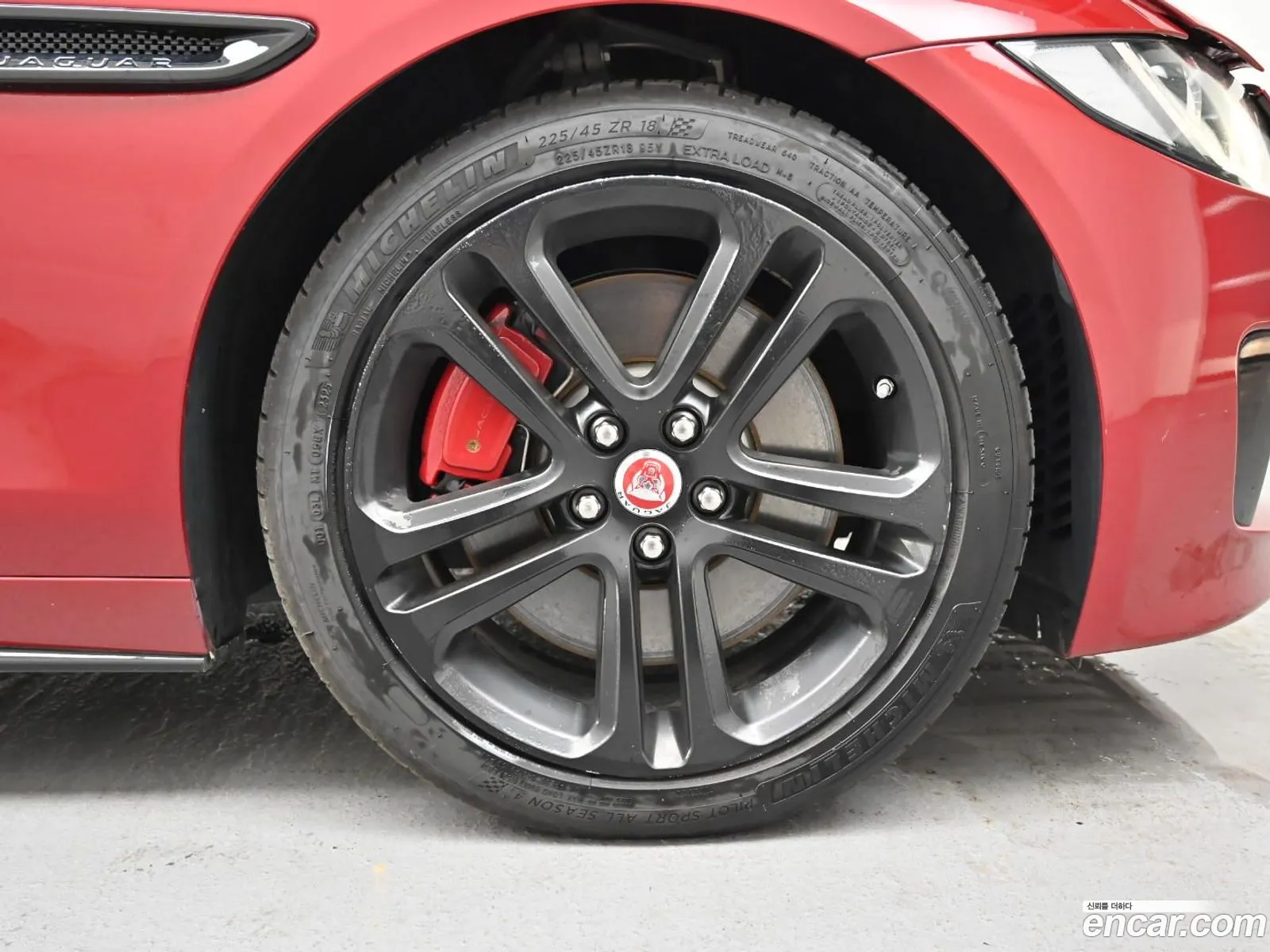 Jaguar XE 2016 — 10