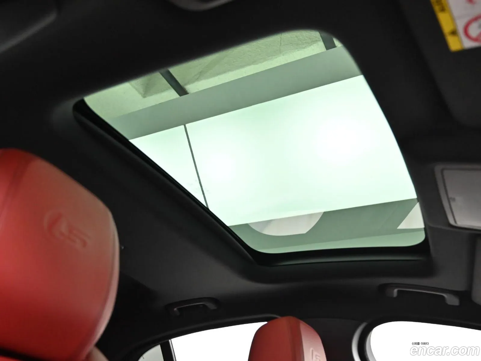 Jaguar XE 2016 — 14