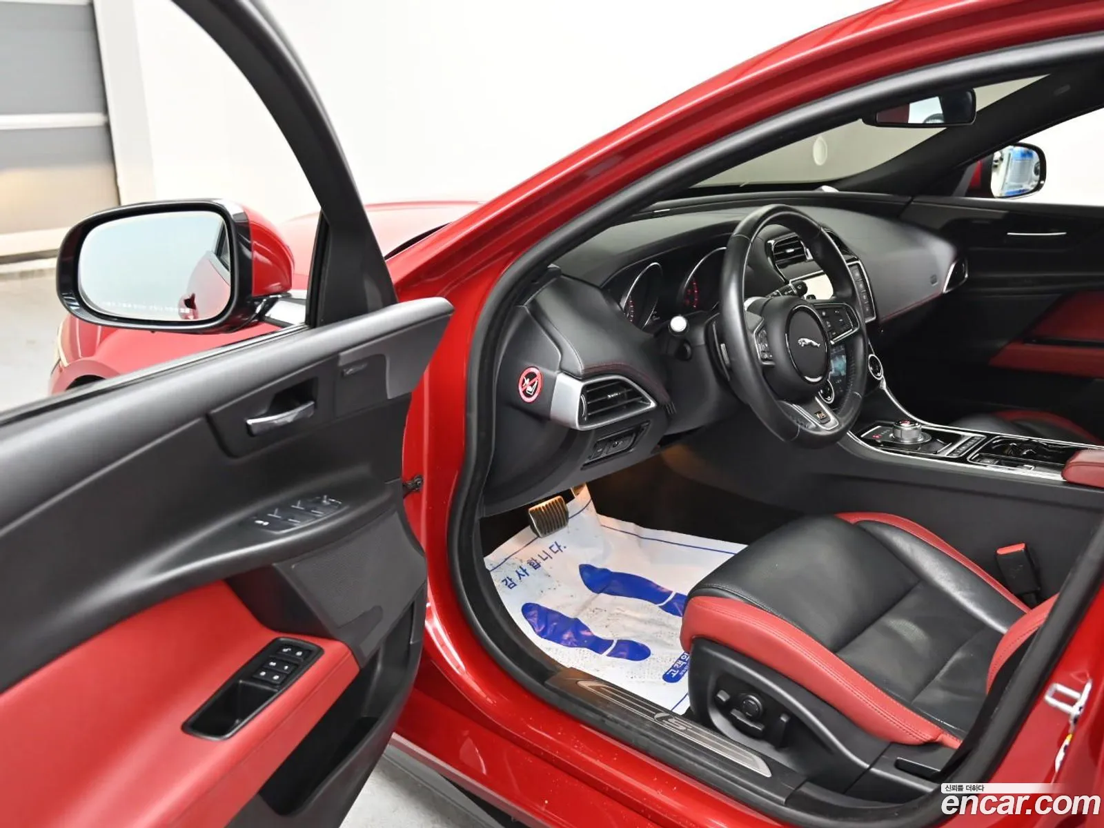 Jaguar XE 2016 — 11