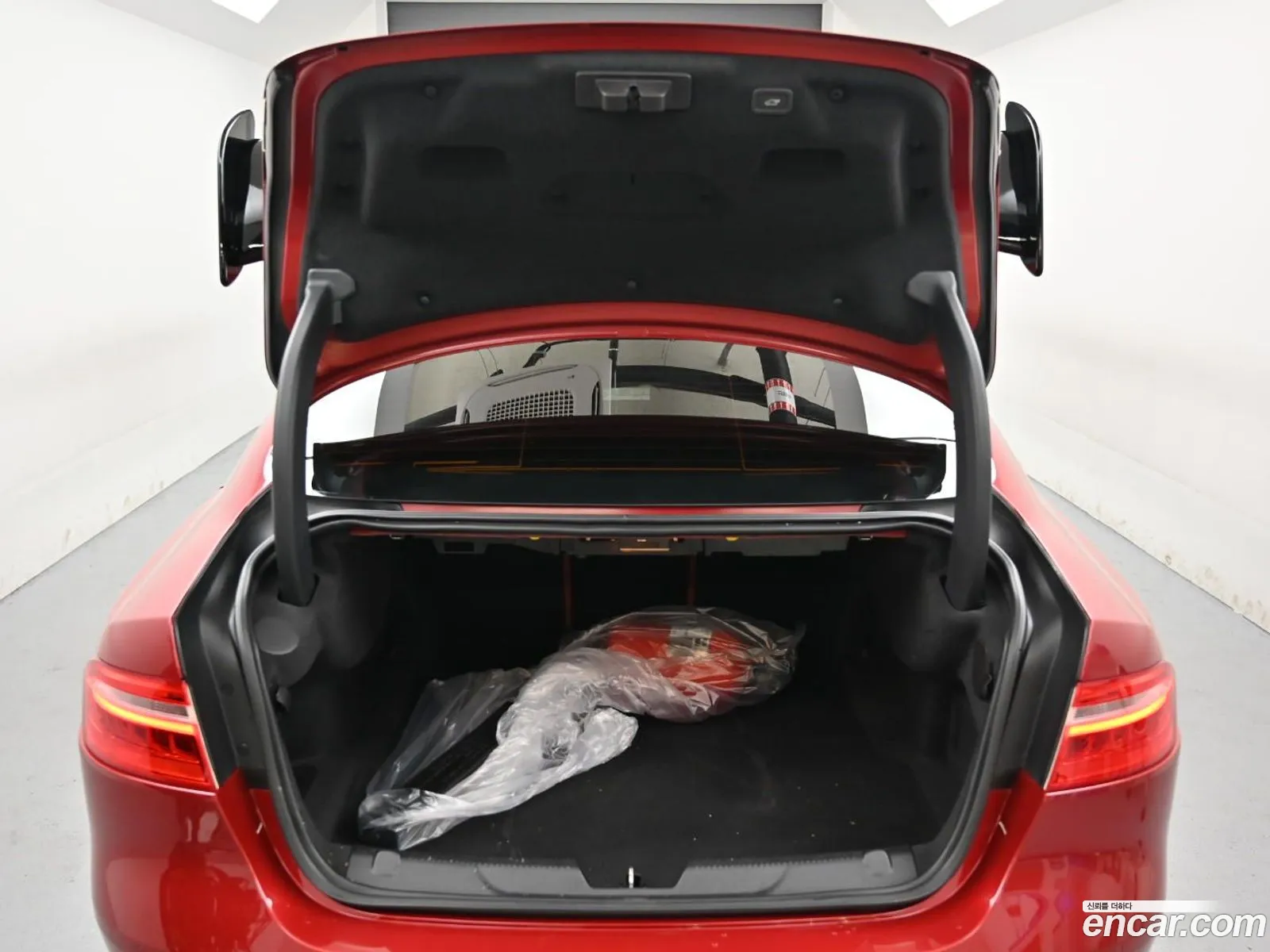 Jaguar XE 2016 — 9