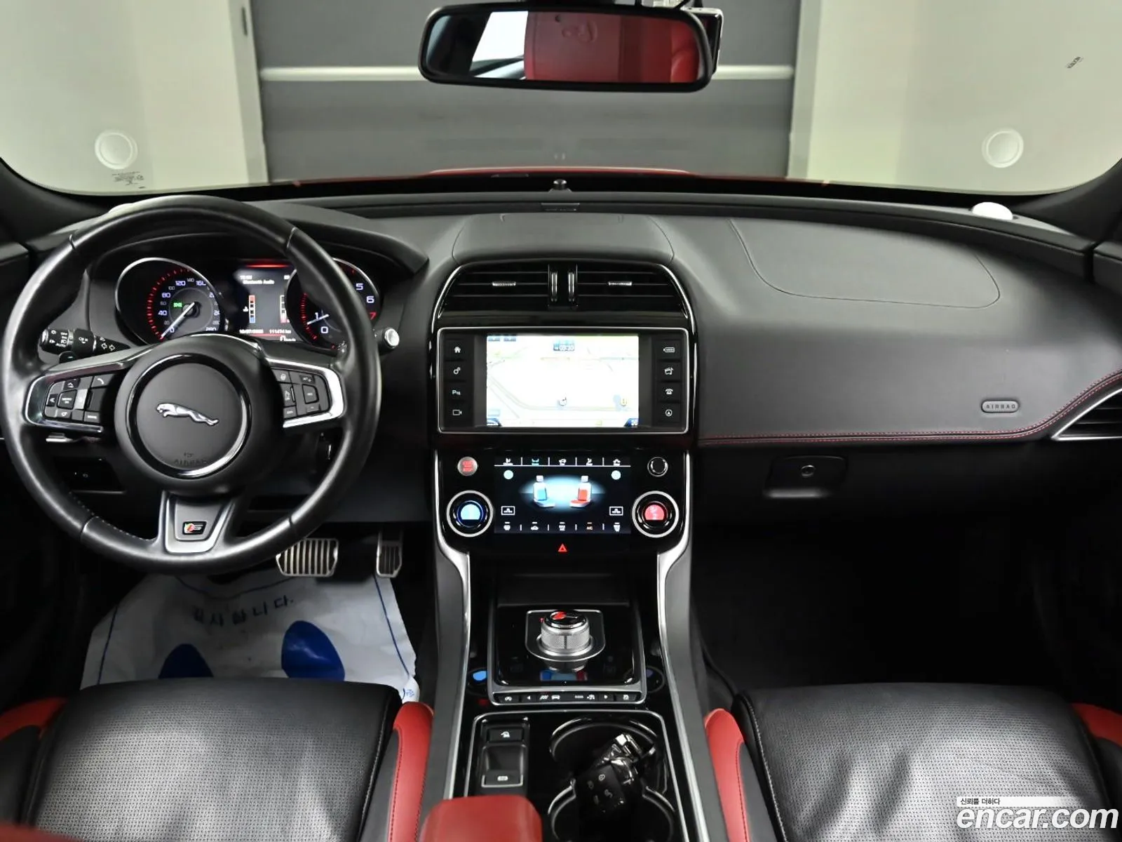 Jaguar XE 2016 — 13