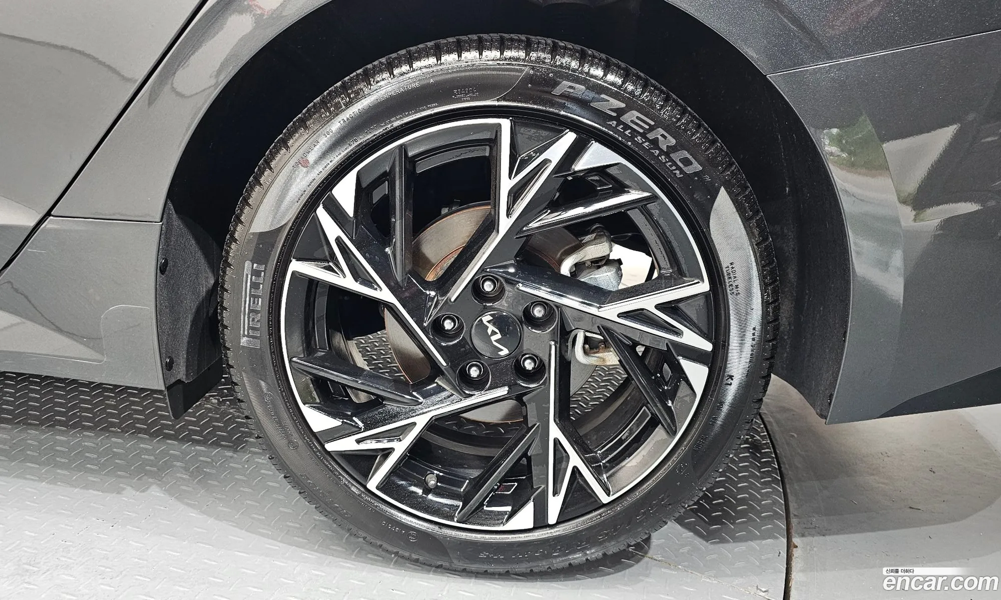 Kia K5 2025 KNAG241ABSA404102 — 20
