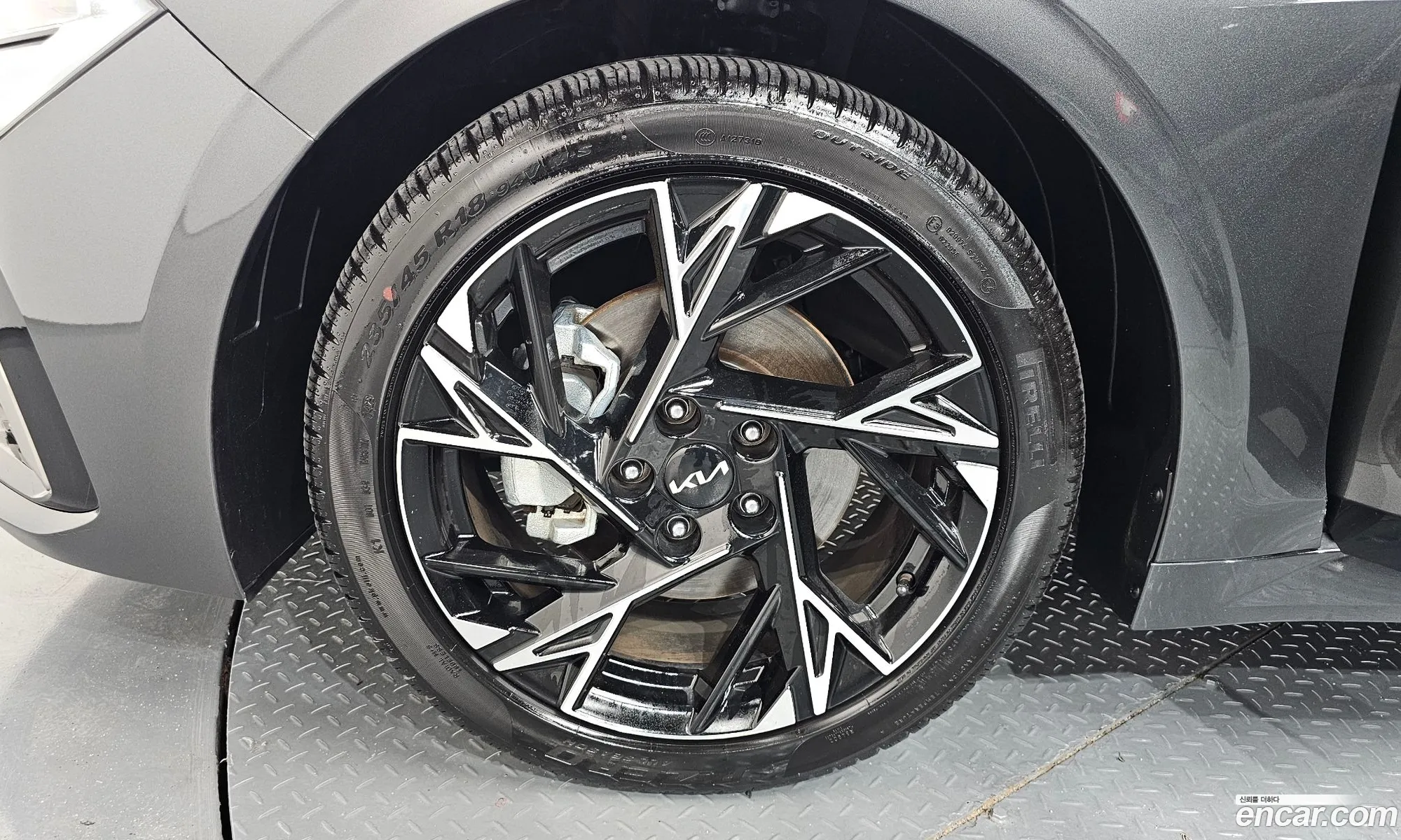 Kia K5 2025 KNAG241ABSA404102 — 9