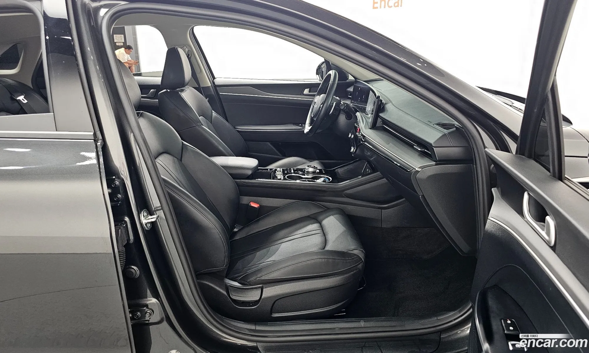 Kia K5 2025 KNAG241ABSA404102 — 8