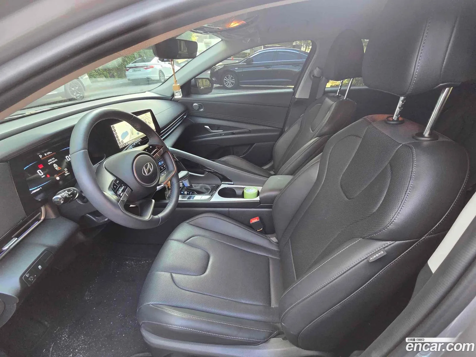 Hyundai Elantra 2025 — 5
