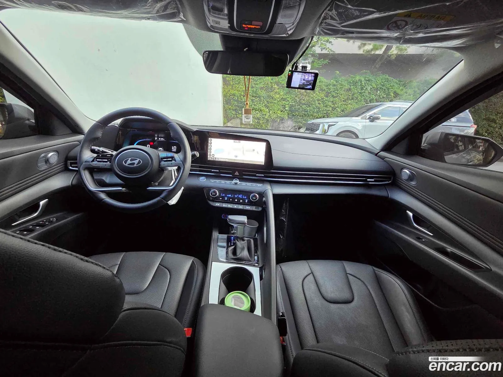 Hyundai Elantra 2025 — 8
