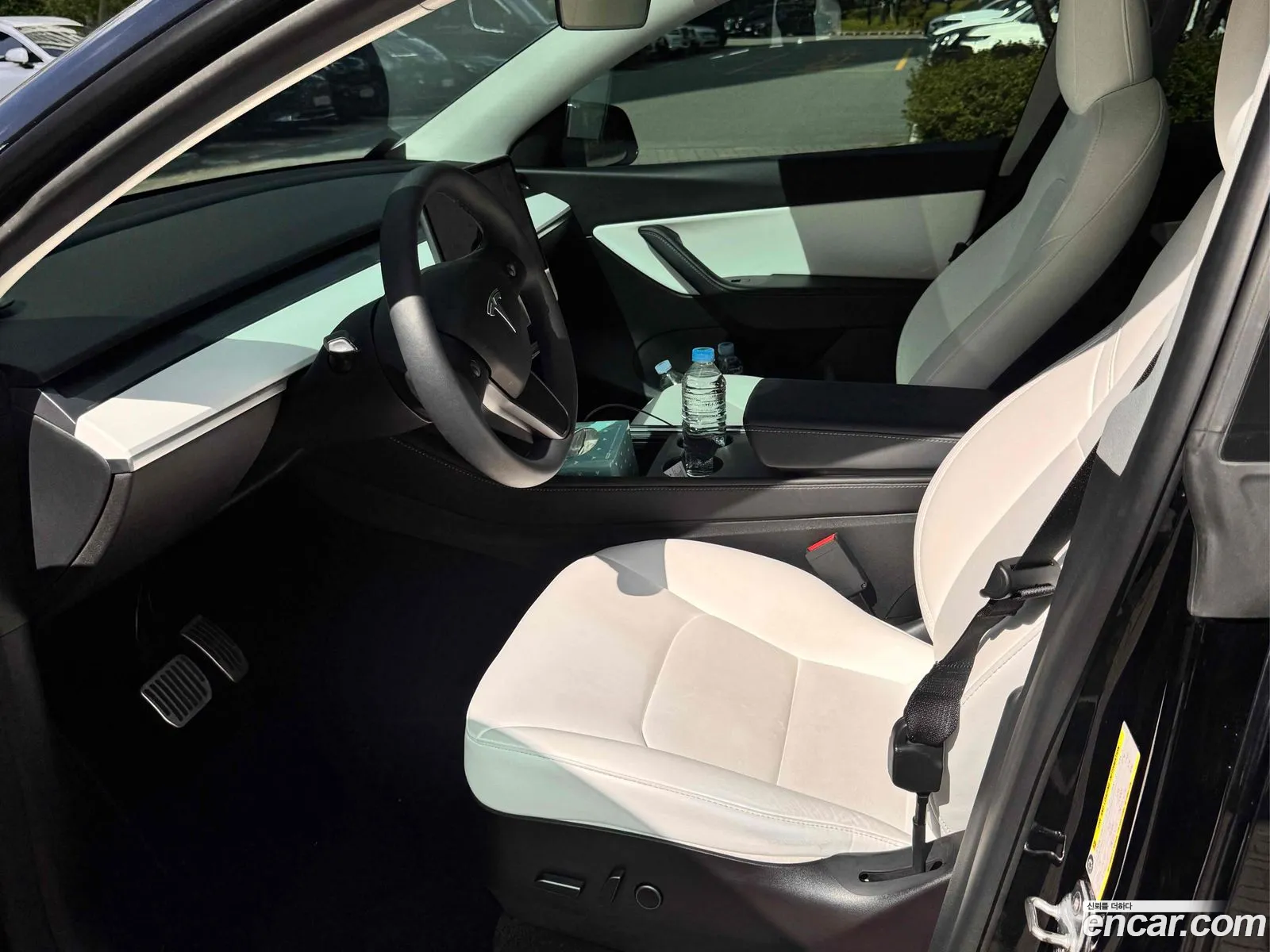 Tesla Model Y 2022 — 17
