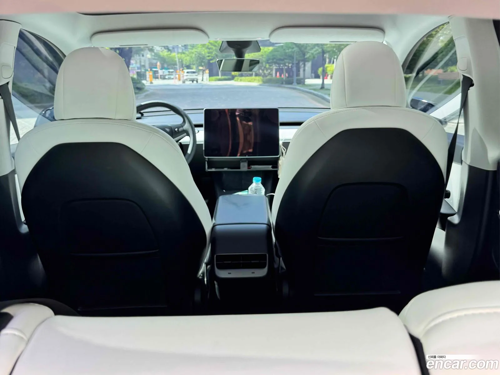Tesla Model Y 2022 — 16