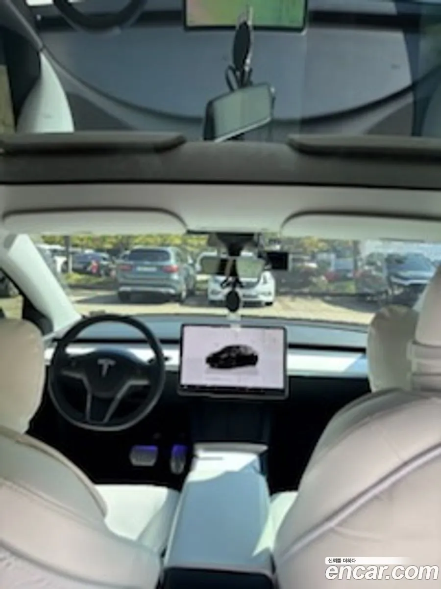 Tesla Model Y 2022 — 12