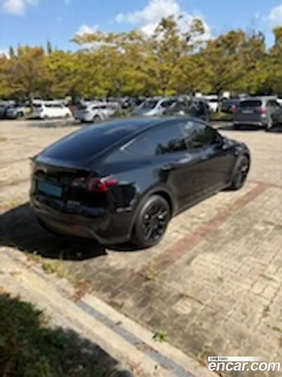 Tesla Model Y 2022 — 10