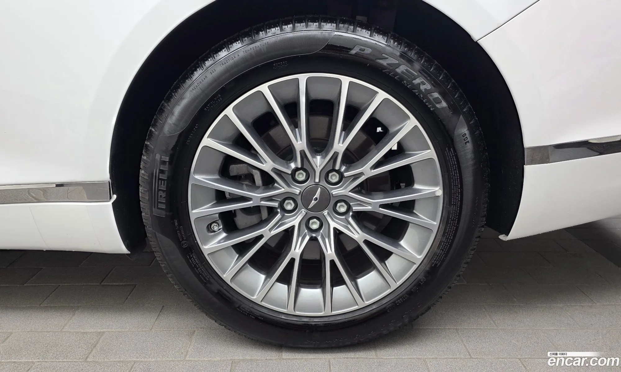 Genesis G80 2023 KMTGB41CBRU208036 — 4