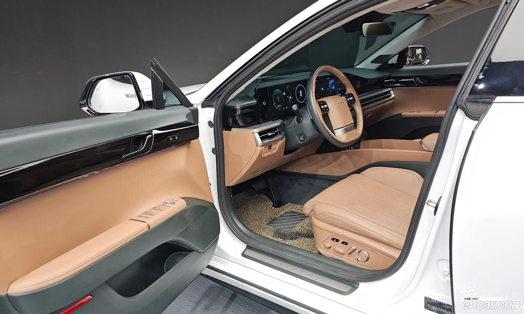 Hyundai Grandeur Hybrid 2023 — 12