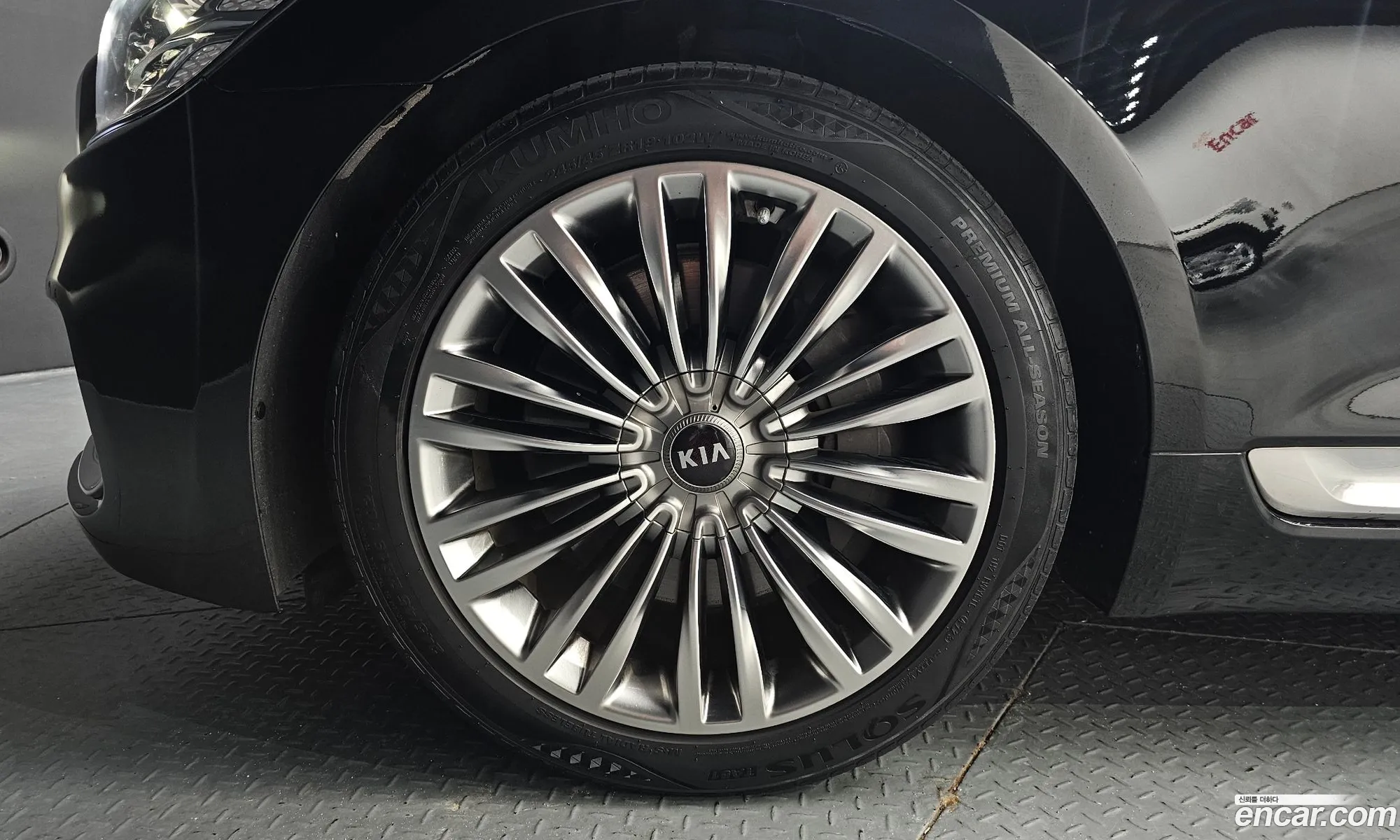 Kia The K9 2018 KNAS2418DKS008179 — 32