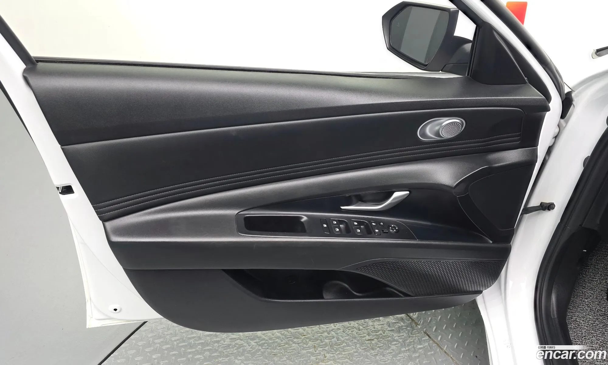 Hyundai Elantra Hybrid 2022 — 13