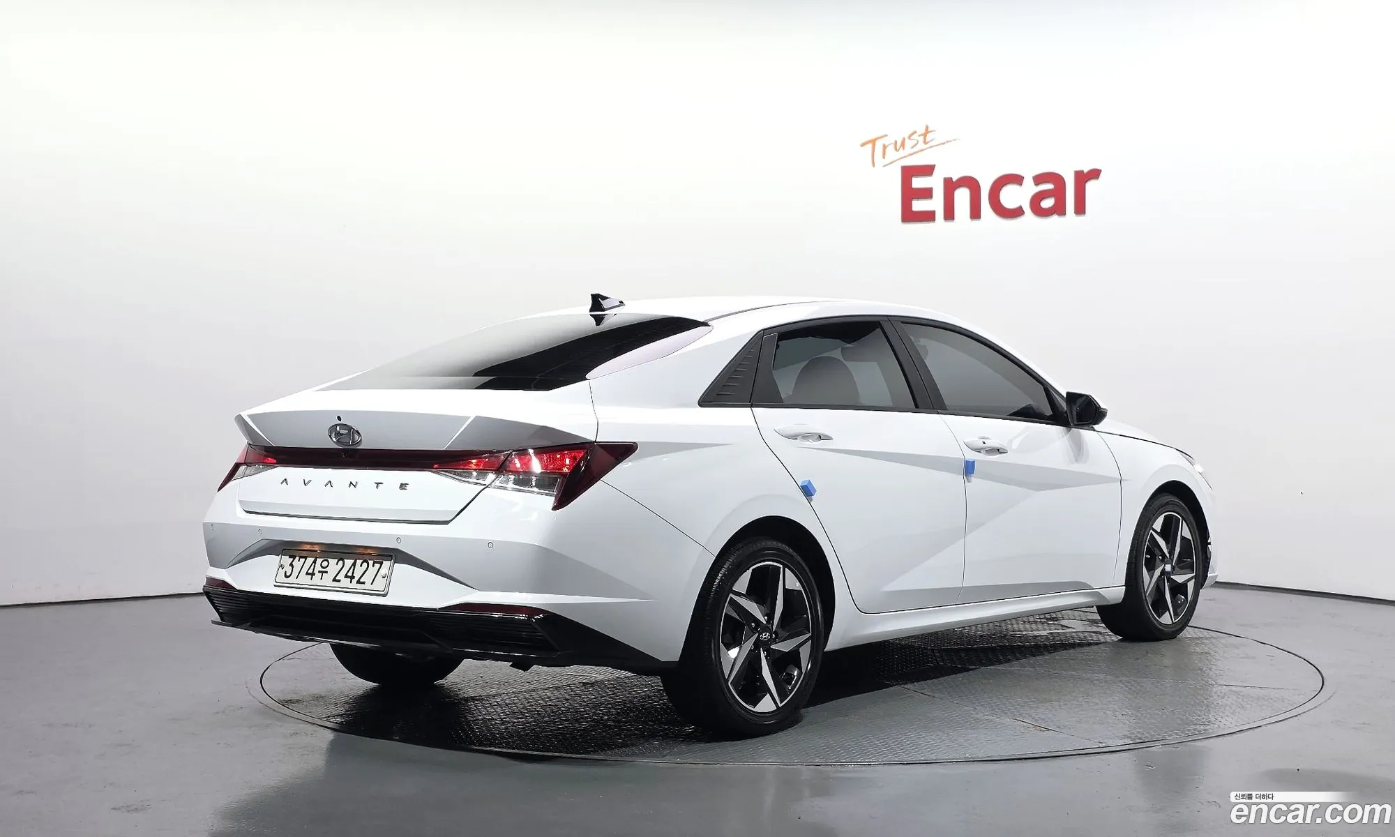 Hyundai Elantra Hybrid 2022 — 18
