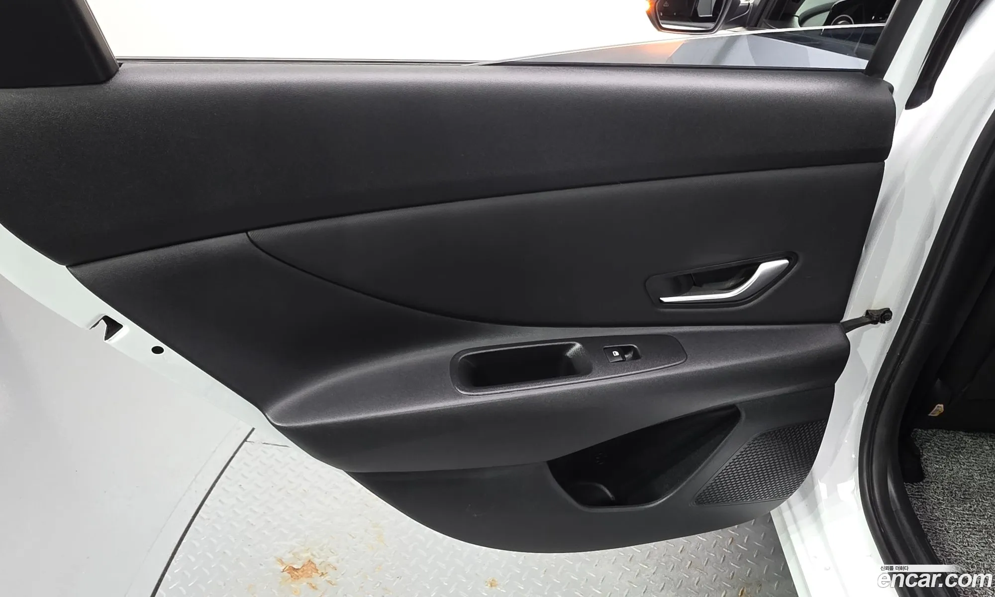 Hyundai Elantra Hybrid 2022 — 28