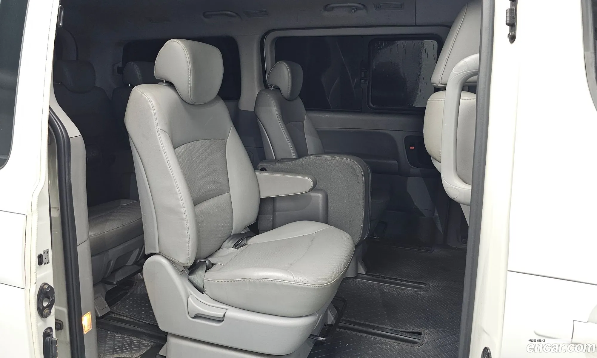 Hyundai Grand Starex 2018 — 26