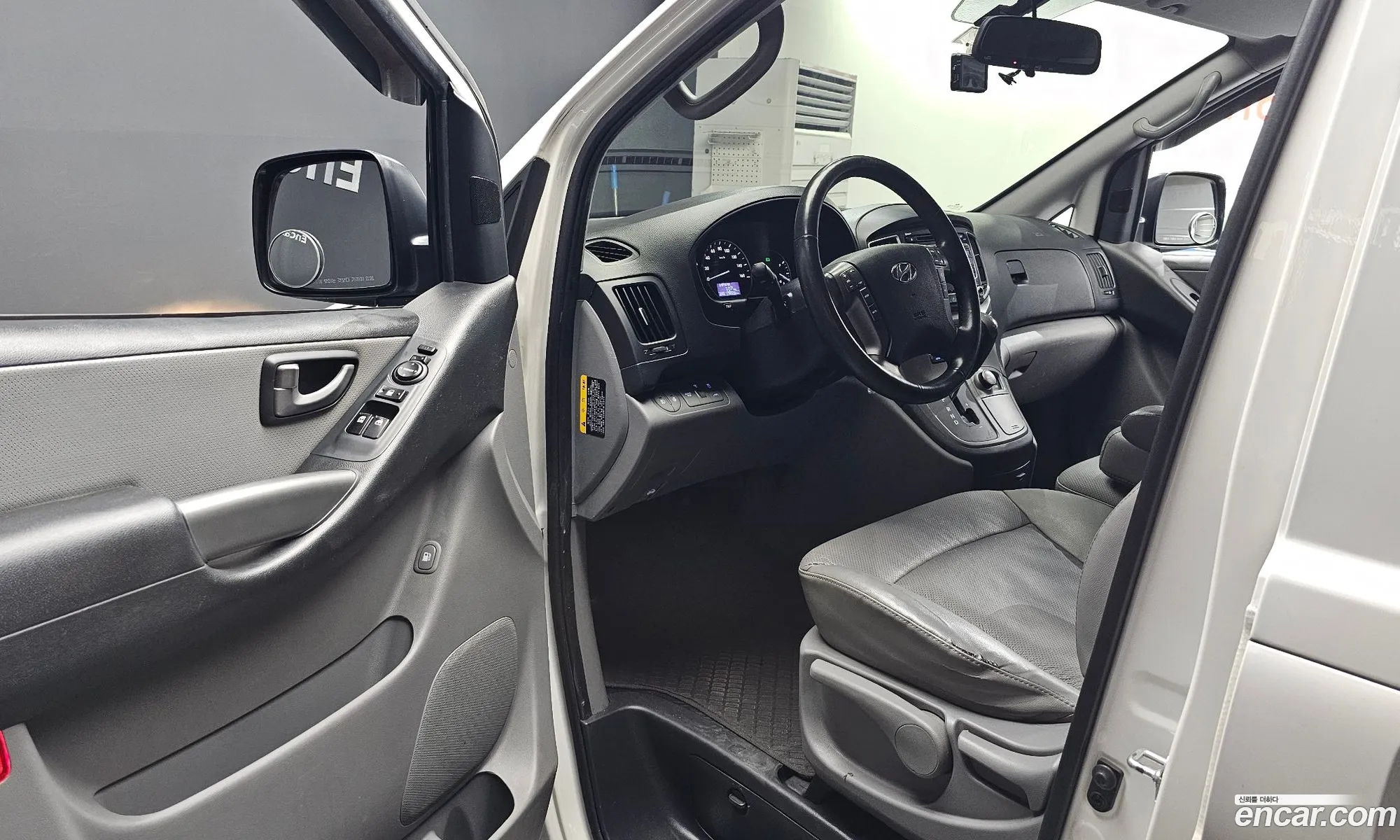 Hyundai Grand Starex 2018 — 27