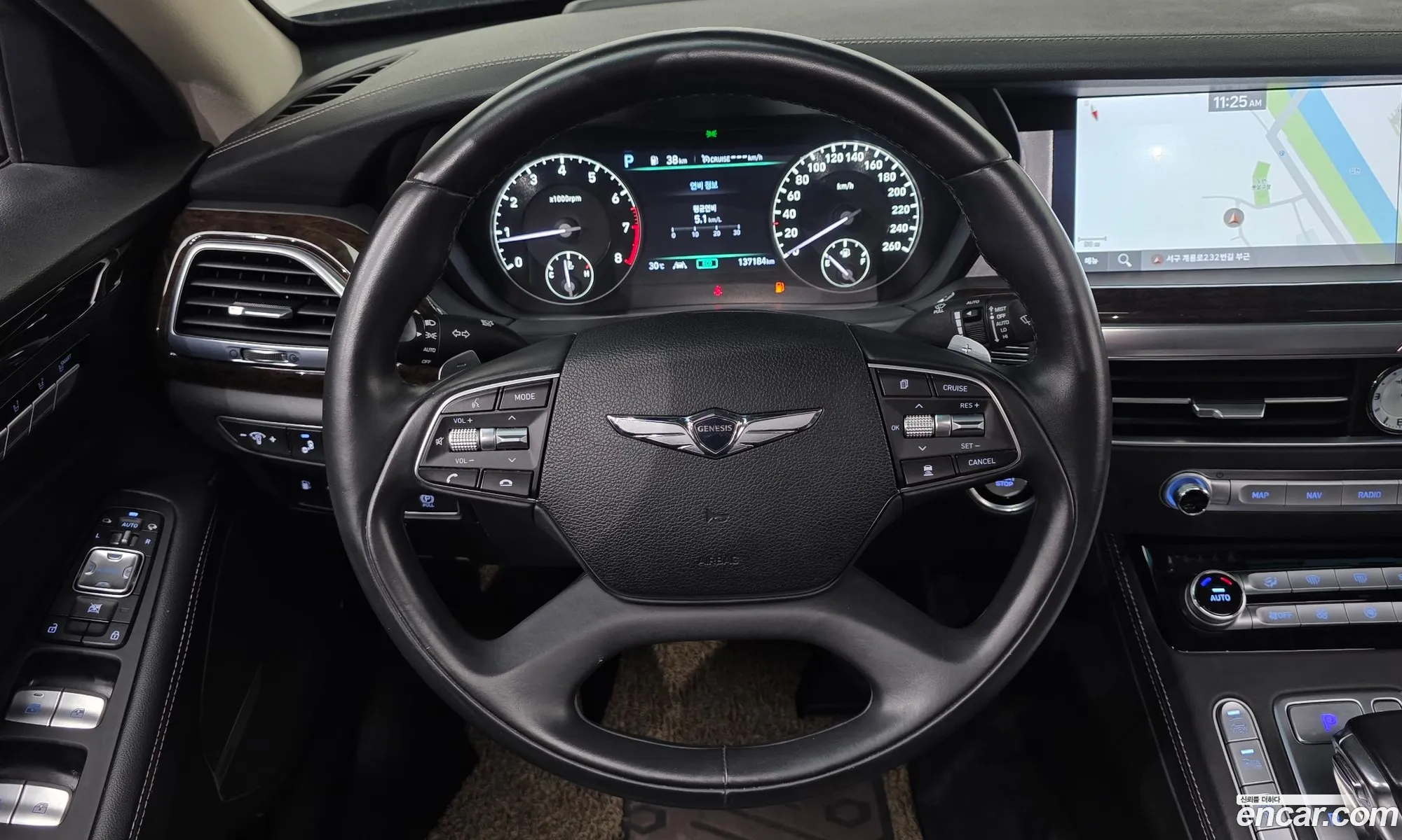 Genesis G90 2021 KMHG241DDMU094582 — 5