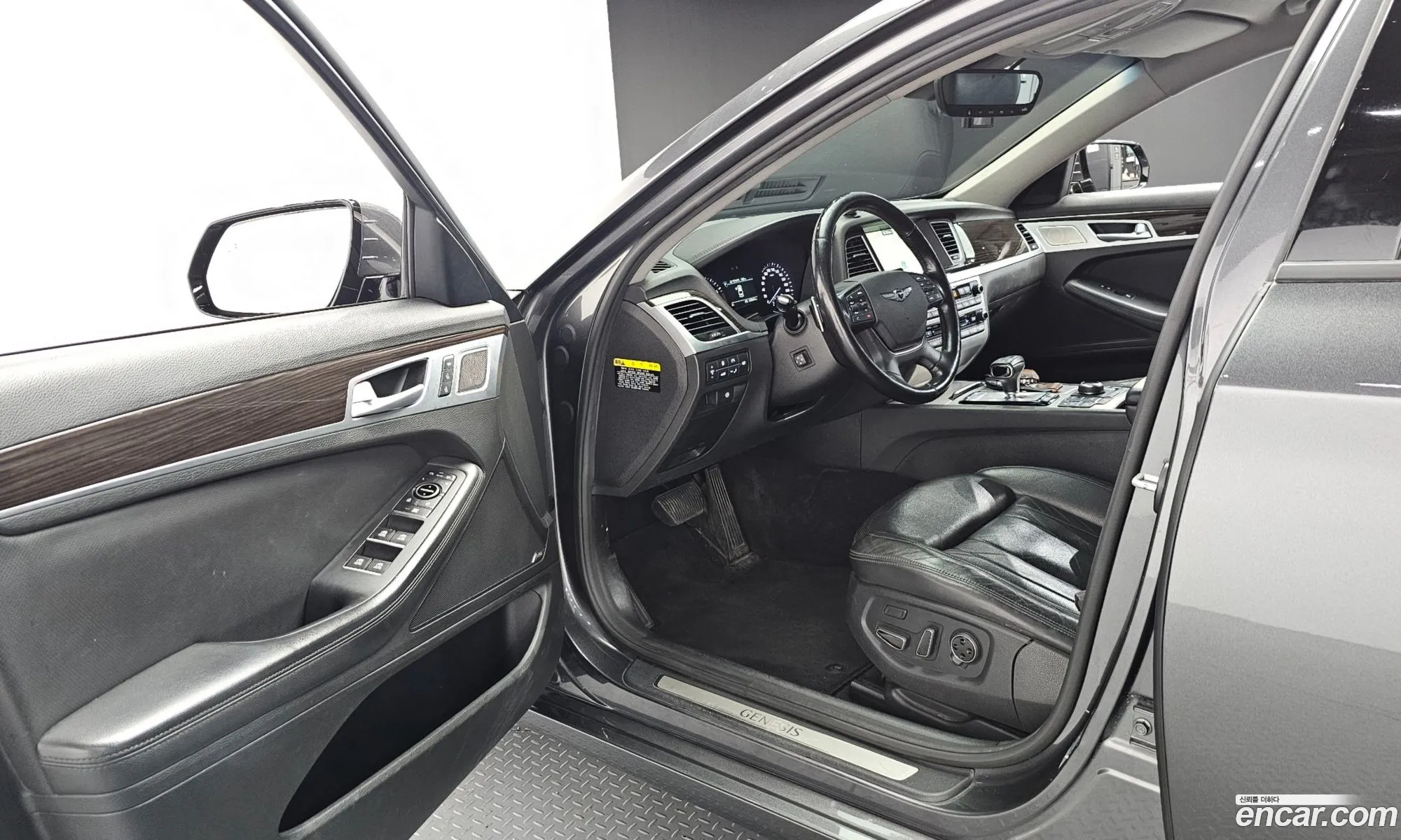 Genesis G80 2016 KMHGM41DDHU185655 — 5