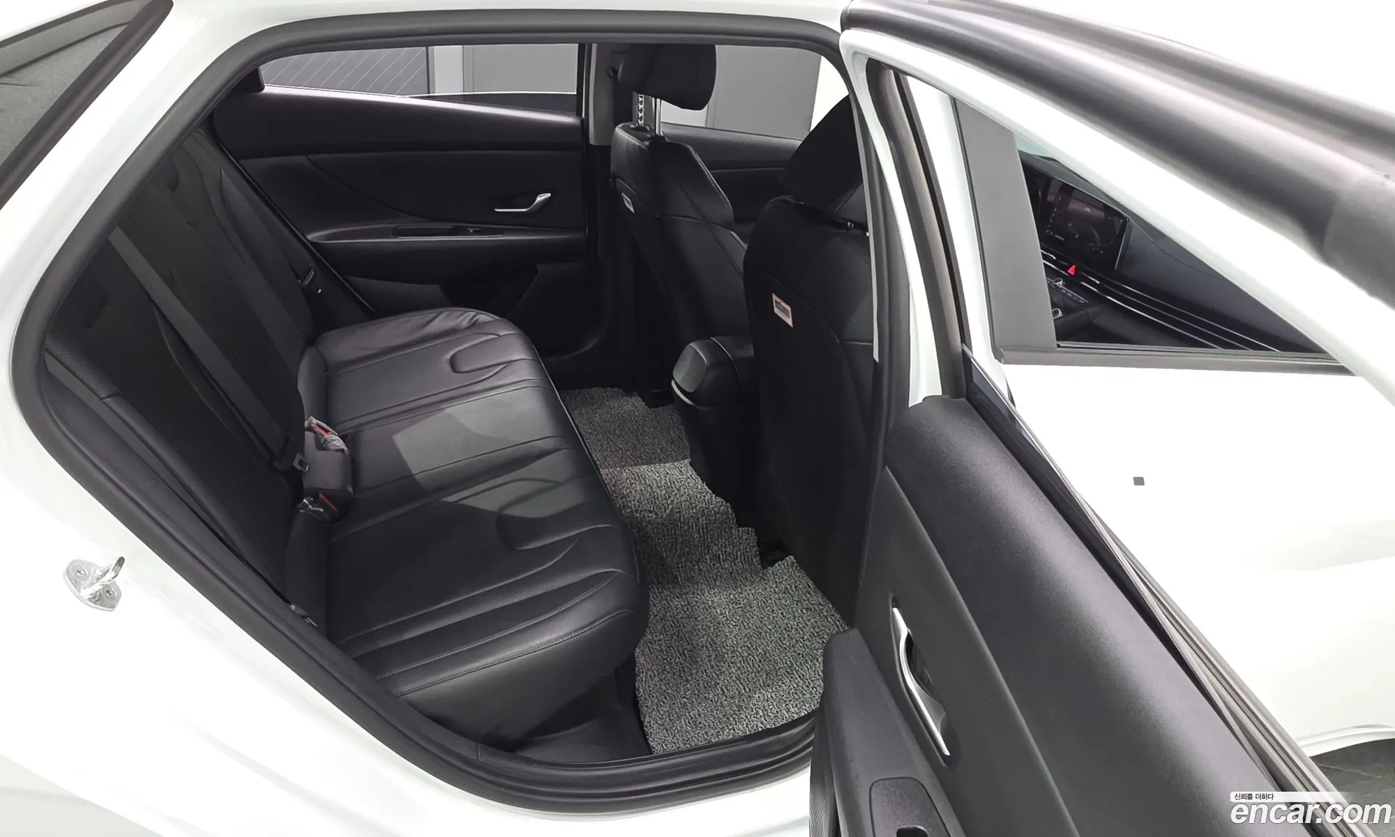 Hyundai Elantra Hybrid 2022 — 24
