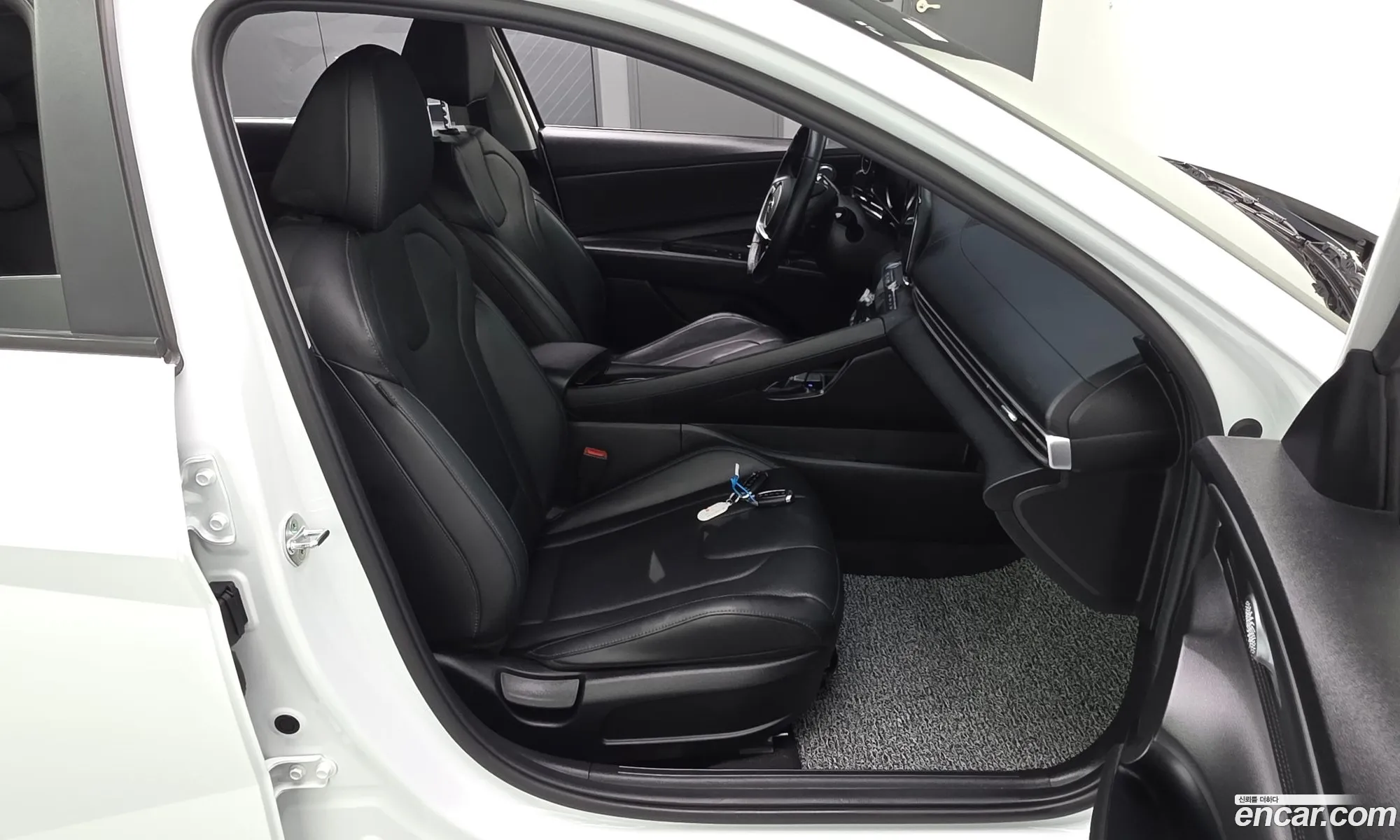 Hyundai Elantra Hybrid 2022 — 30