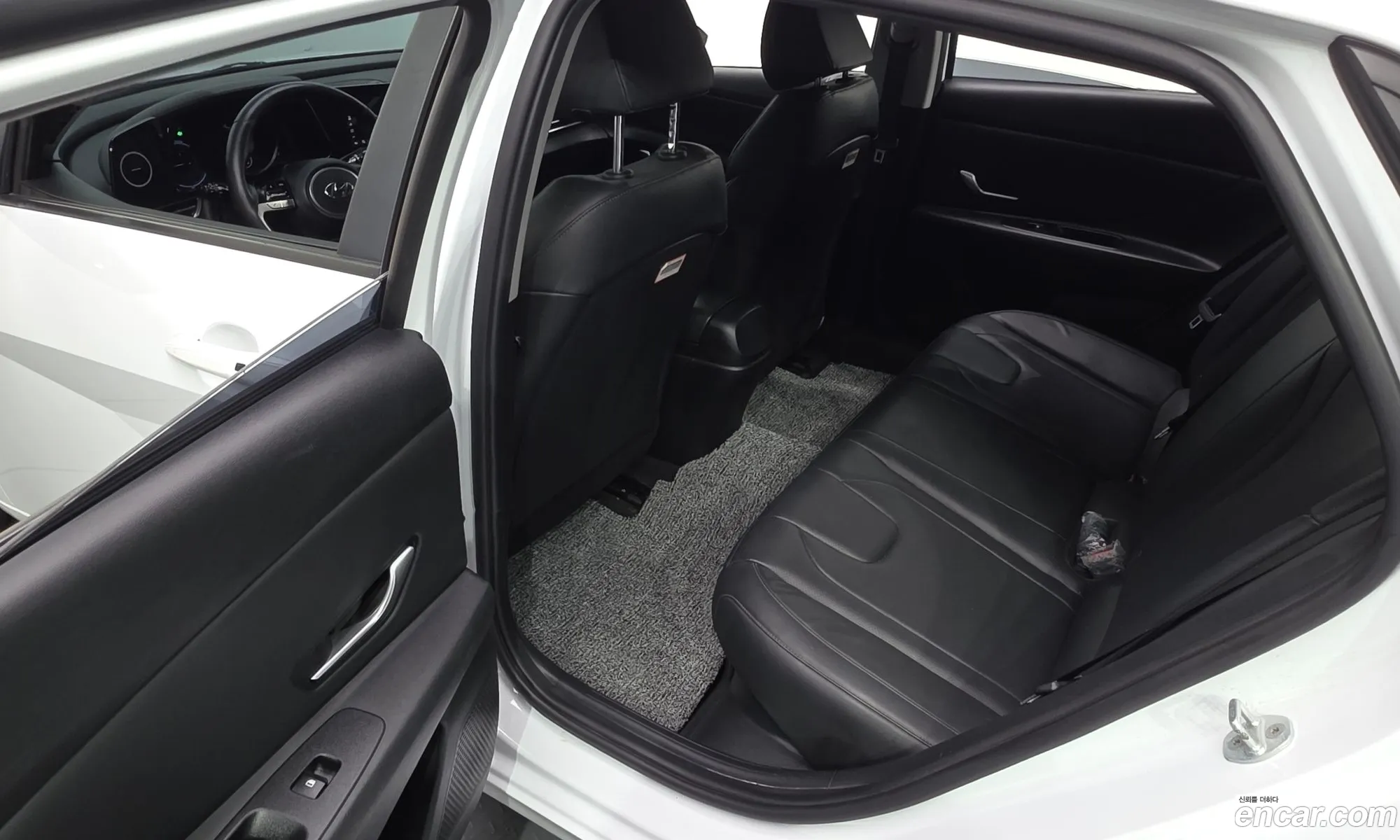 Hyundai Elantra Hybrid 2022 — 9