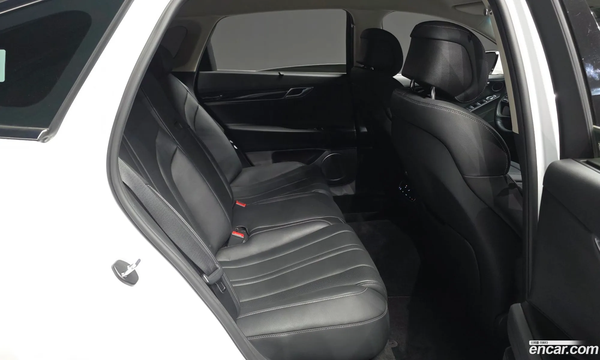 Genesis G80 2021 KMTGB41CDNU122351 — 8