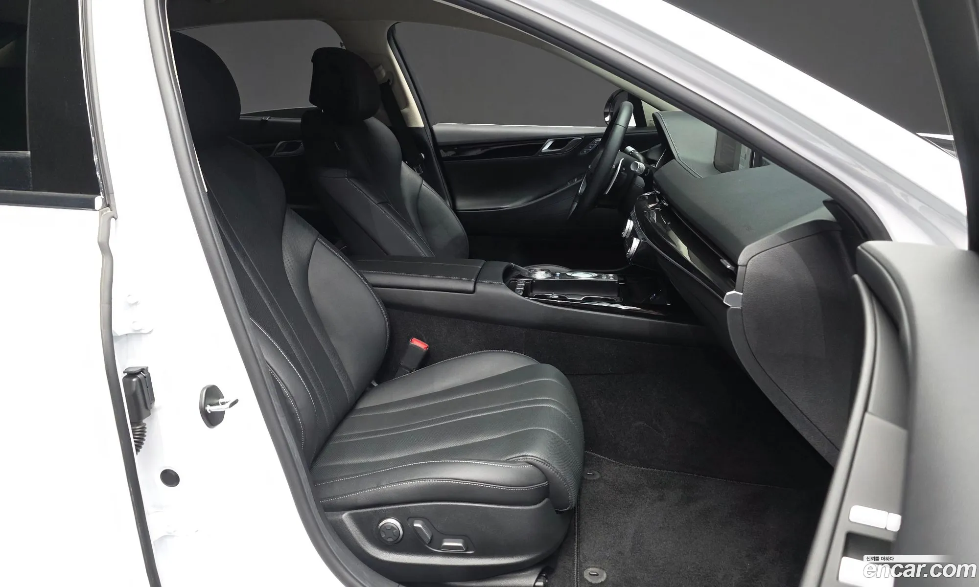 Genesis G80 2021 KMTGB41CDNU122351 — 3